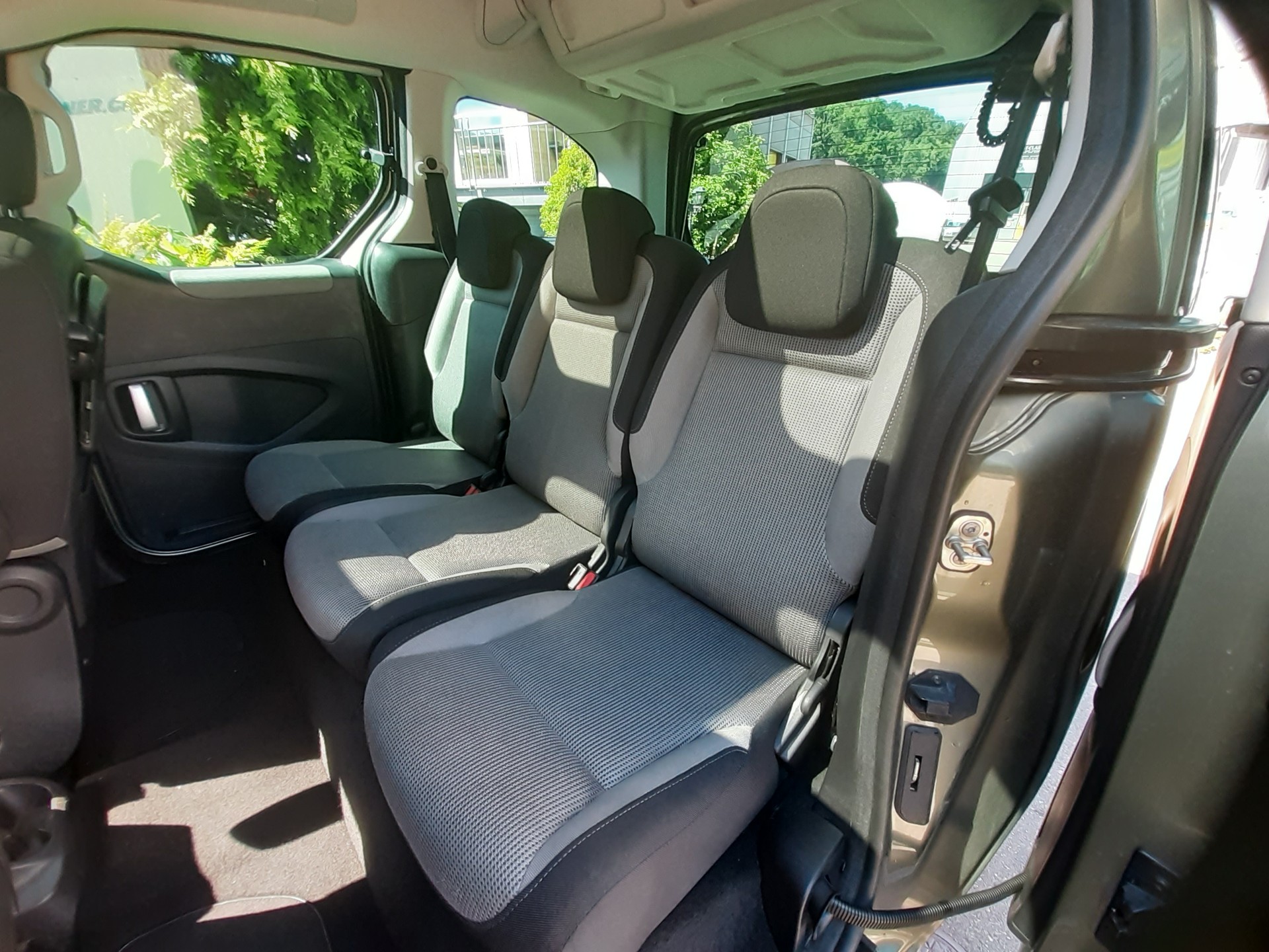 PEUGEOT Partner 1.6 HDI Outdoor-image-8