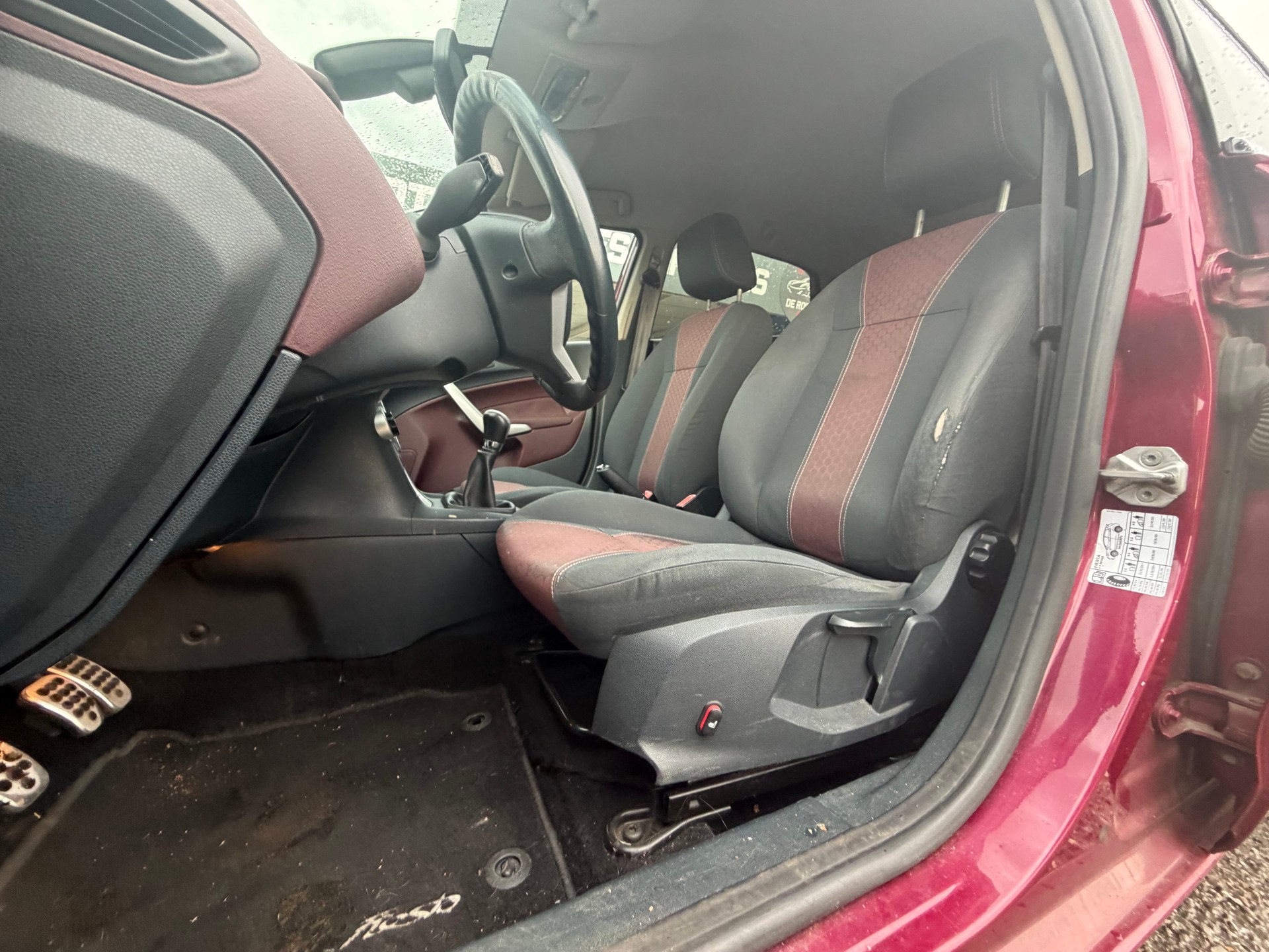 FORD Fiesta 1.6 16V Titanium-image-3