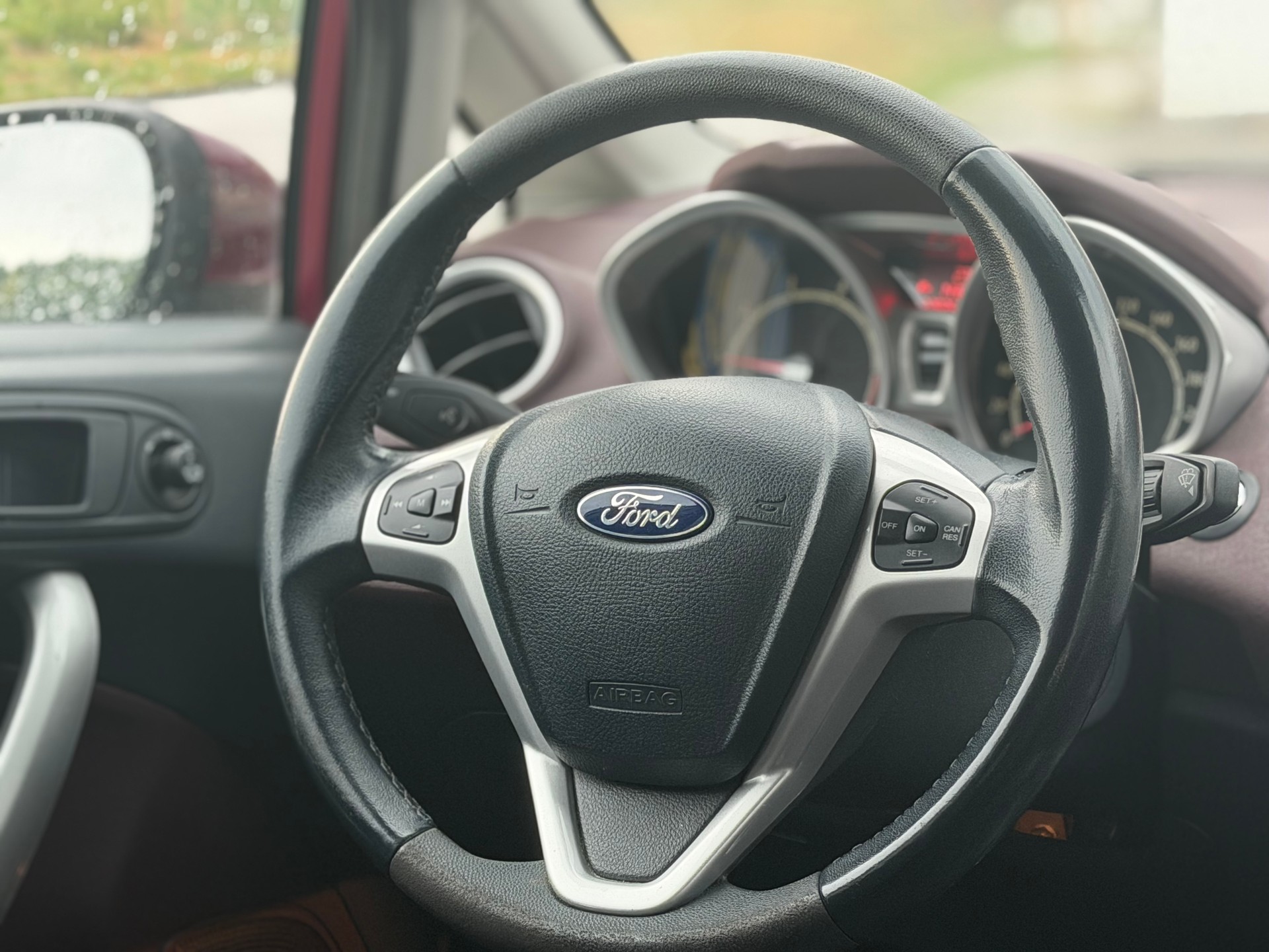 FORD Fiesta 1.6 16V Titanium-image-8