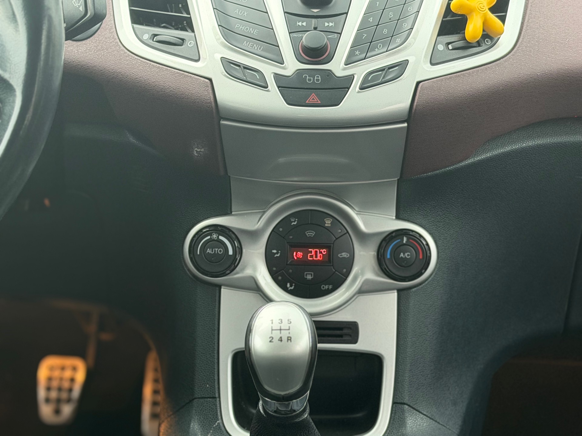 FORD Fiesta 1.6 16V Titanium-image-11