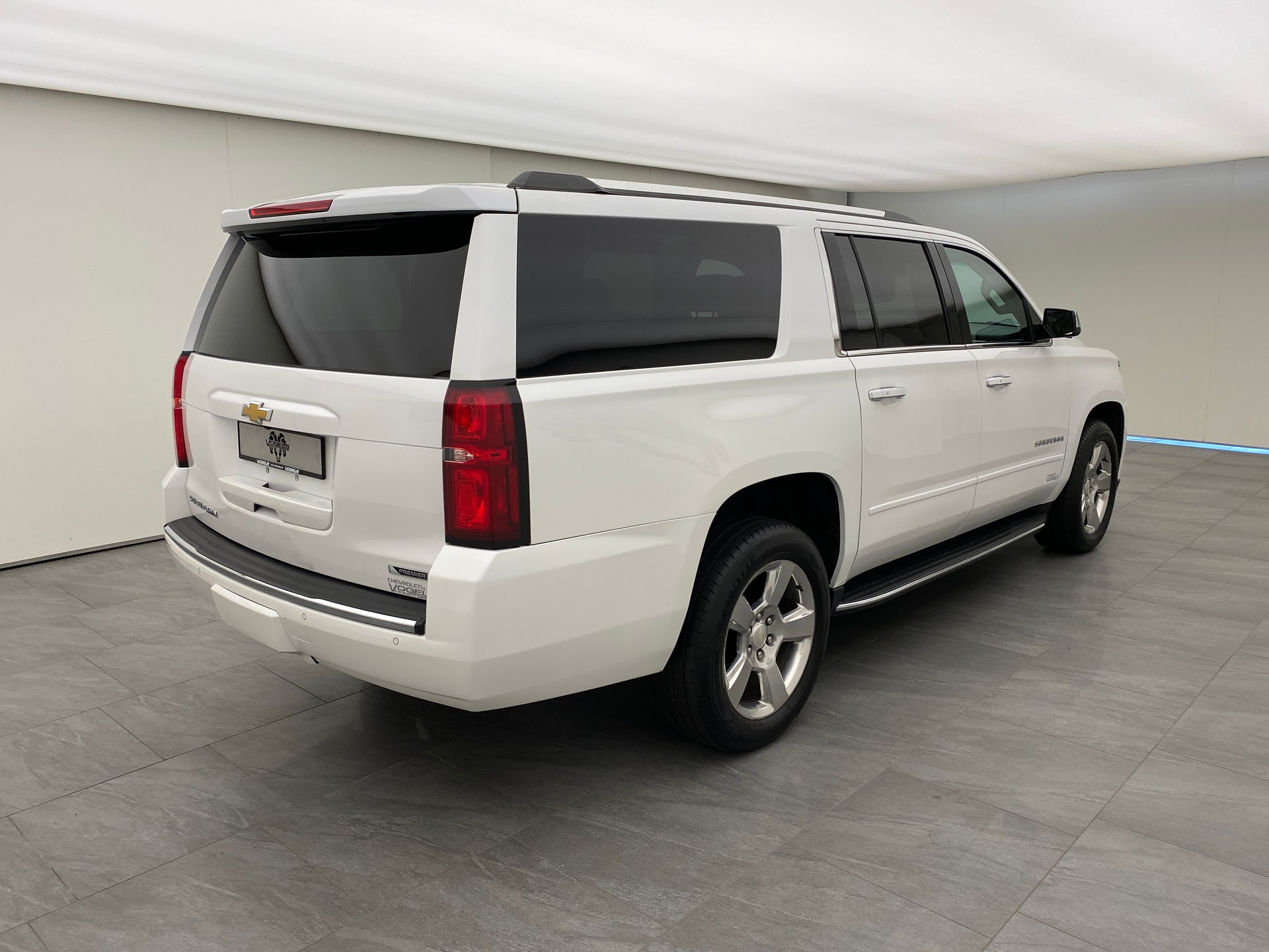 CHEVROLET Suburban 5.3 Premier-showroom-element-3