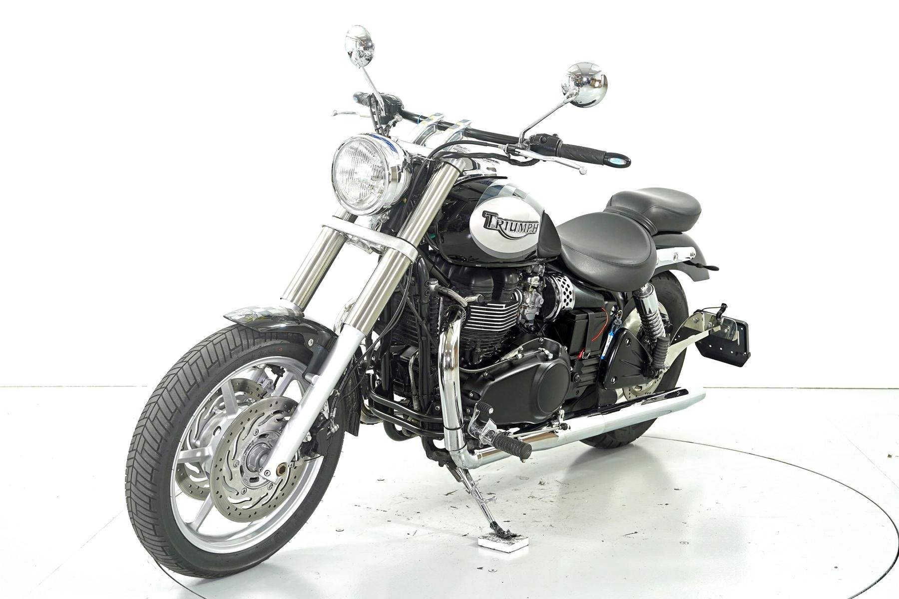 TRIUMPH Speedmaster-image-2