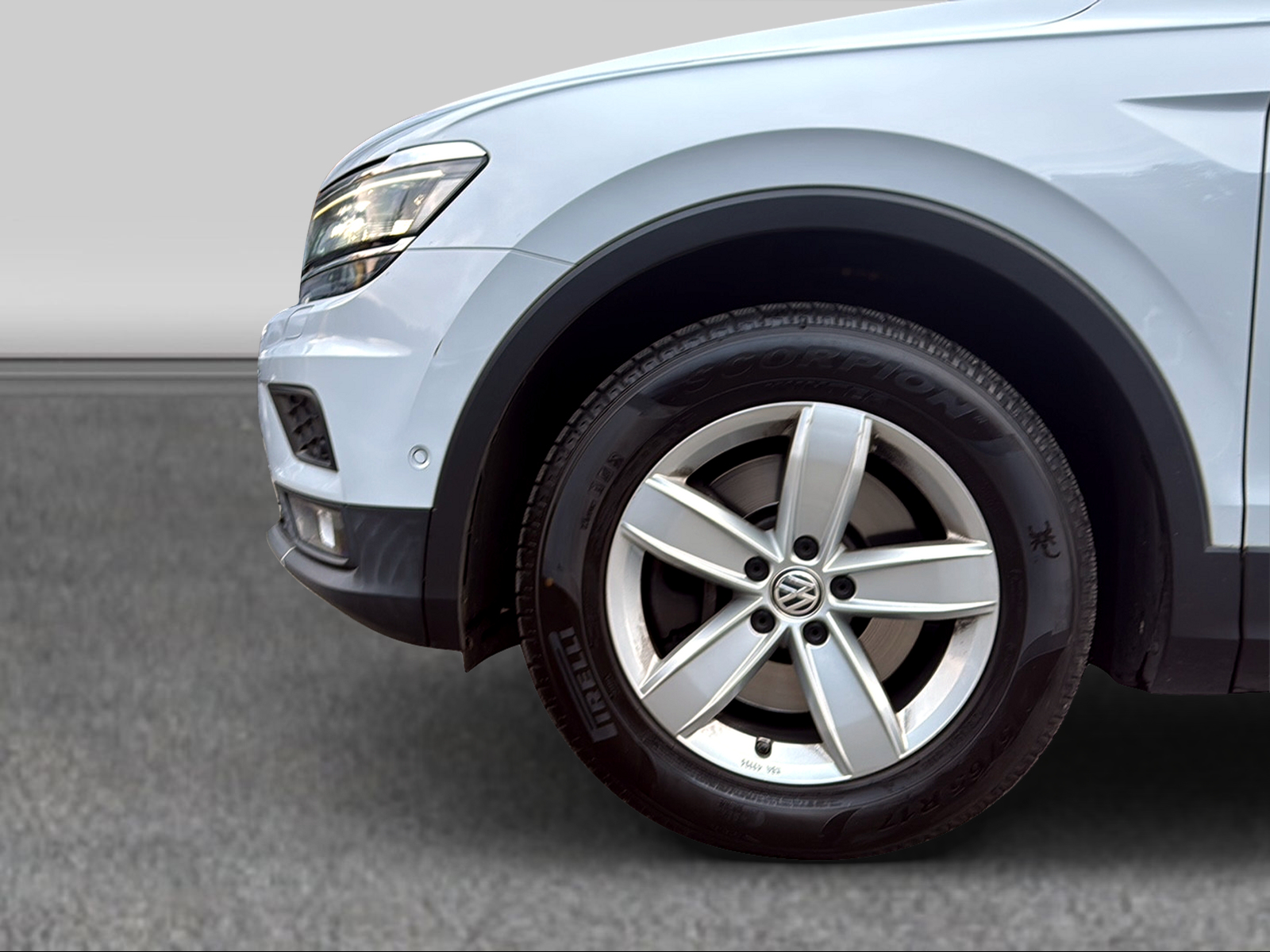 VW Tiguan 2.0TSI Highline 4Motion DSG-showroom-element-3