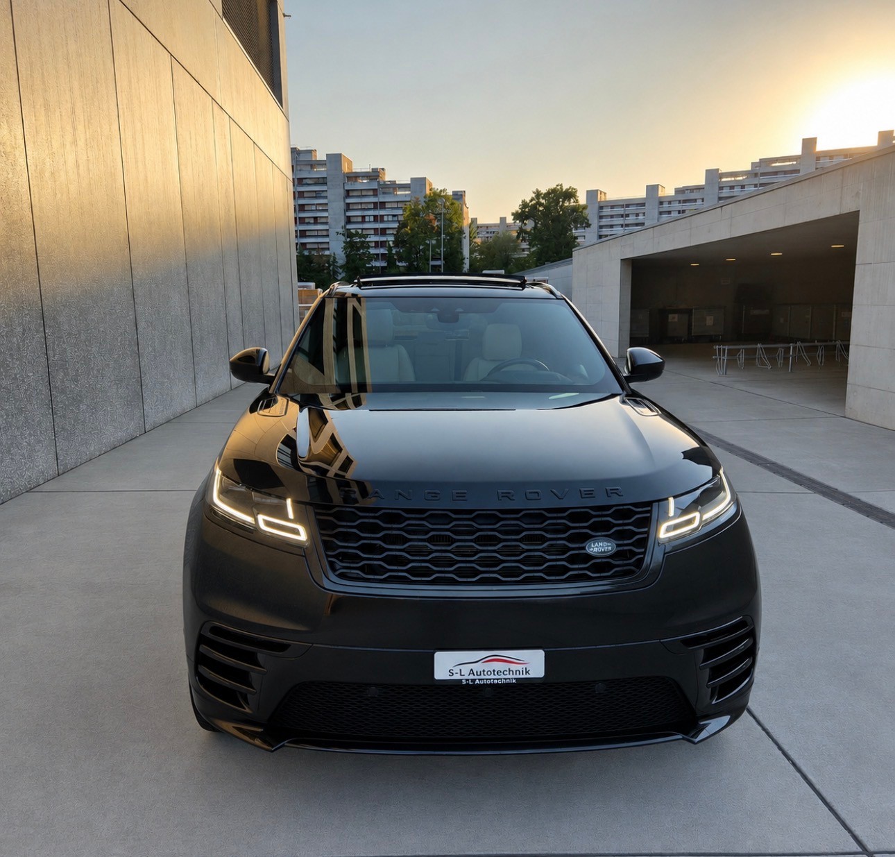 LAND ROVER Range Rover Velar R-Dynamic D 240 SE Automatic-showroom-element-1