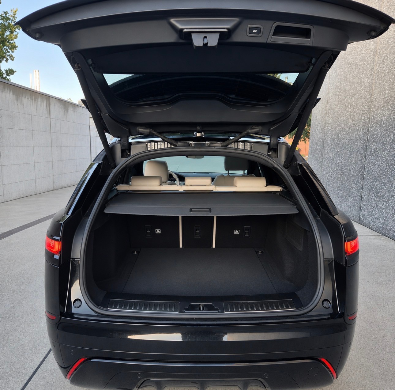 LAND ROVER Range Rover Velar R-Dynamic D 240 SE Automatic-image-17
