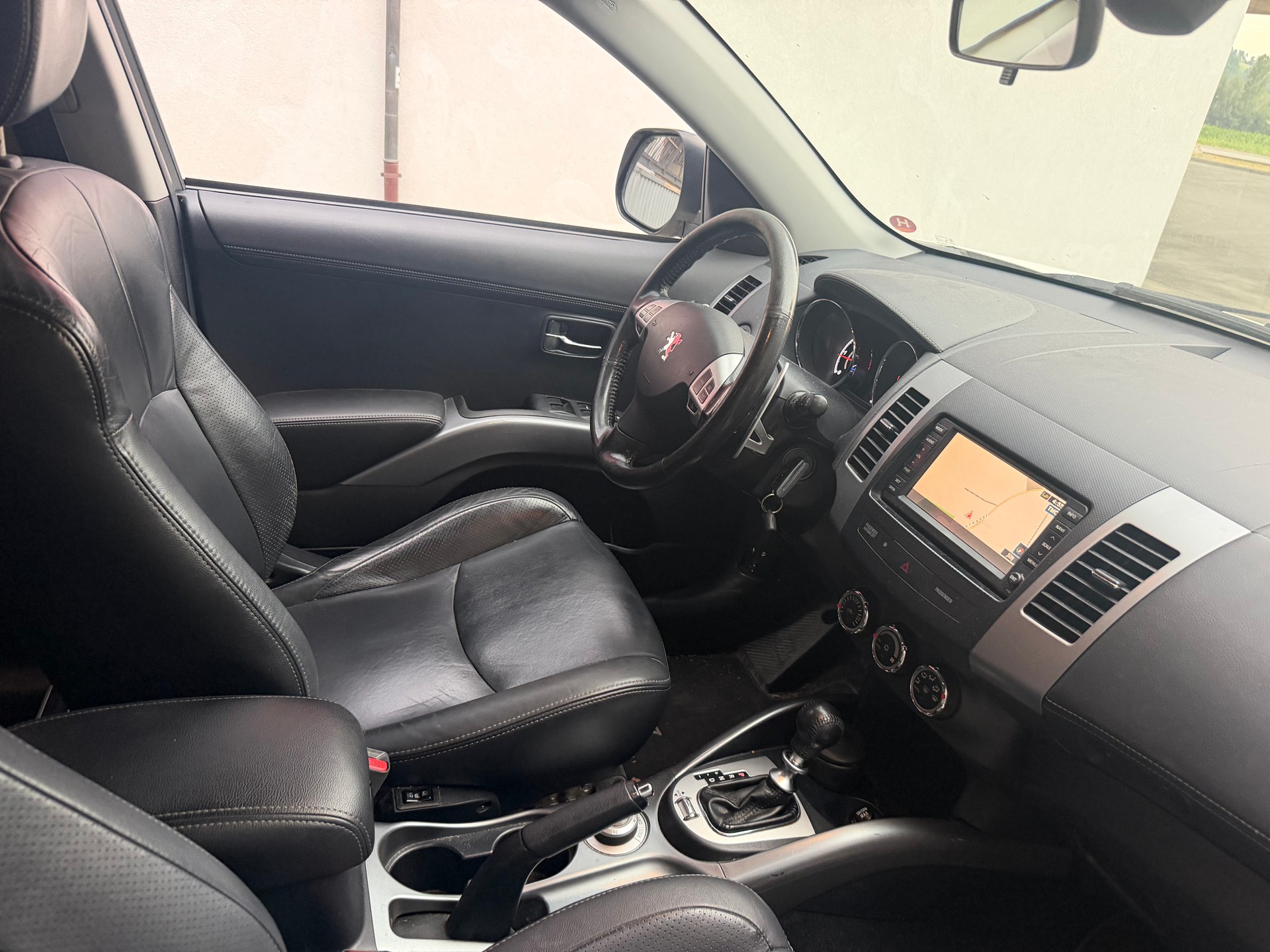 PEUGEOT 4007 2.2 HDi Lion Edition DCS6-image-2