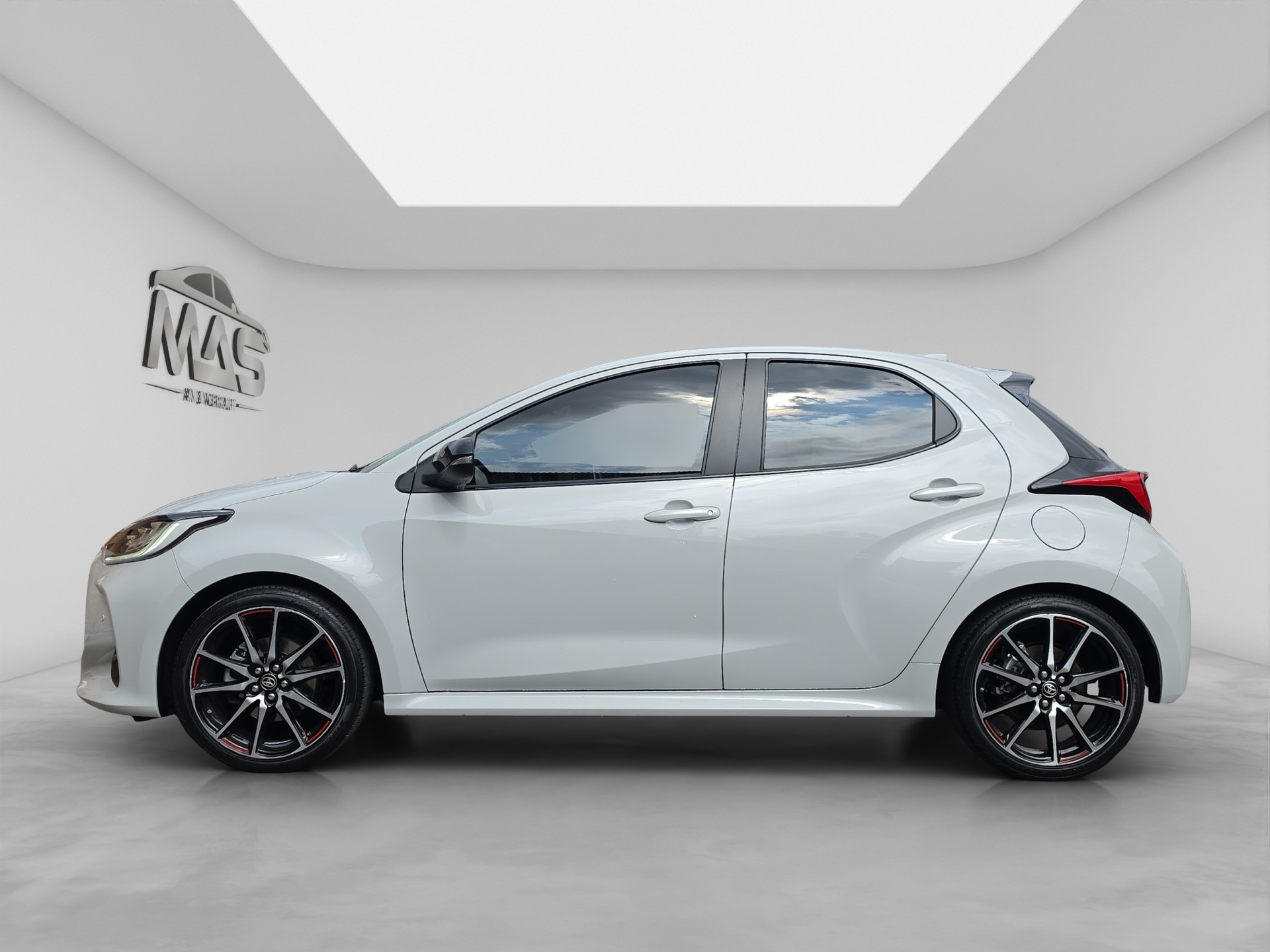 TOYOTA Yaris 1.5 GR Sport e-CVT-showroom-element-2