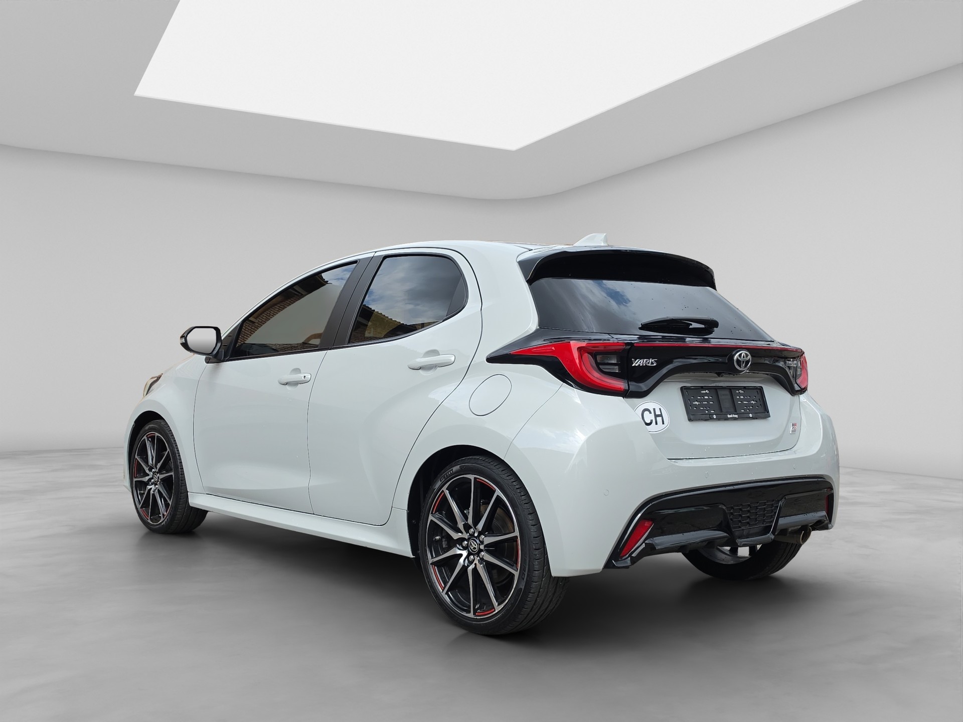 TOYOTA Yaris 1.5 GR Sport e-CVT-showroom-element-3