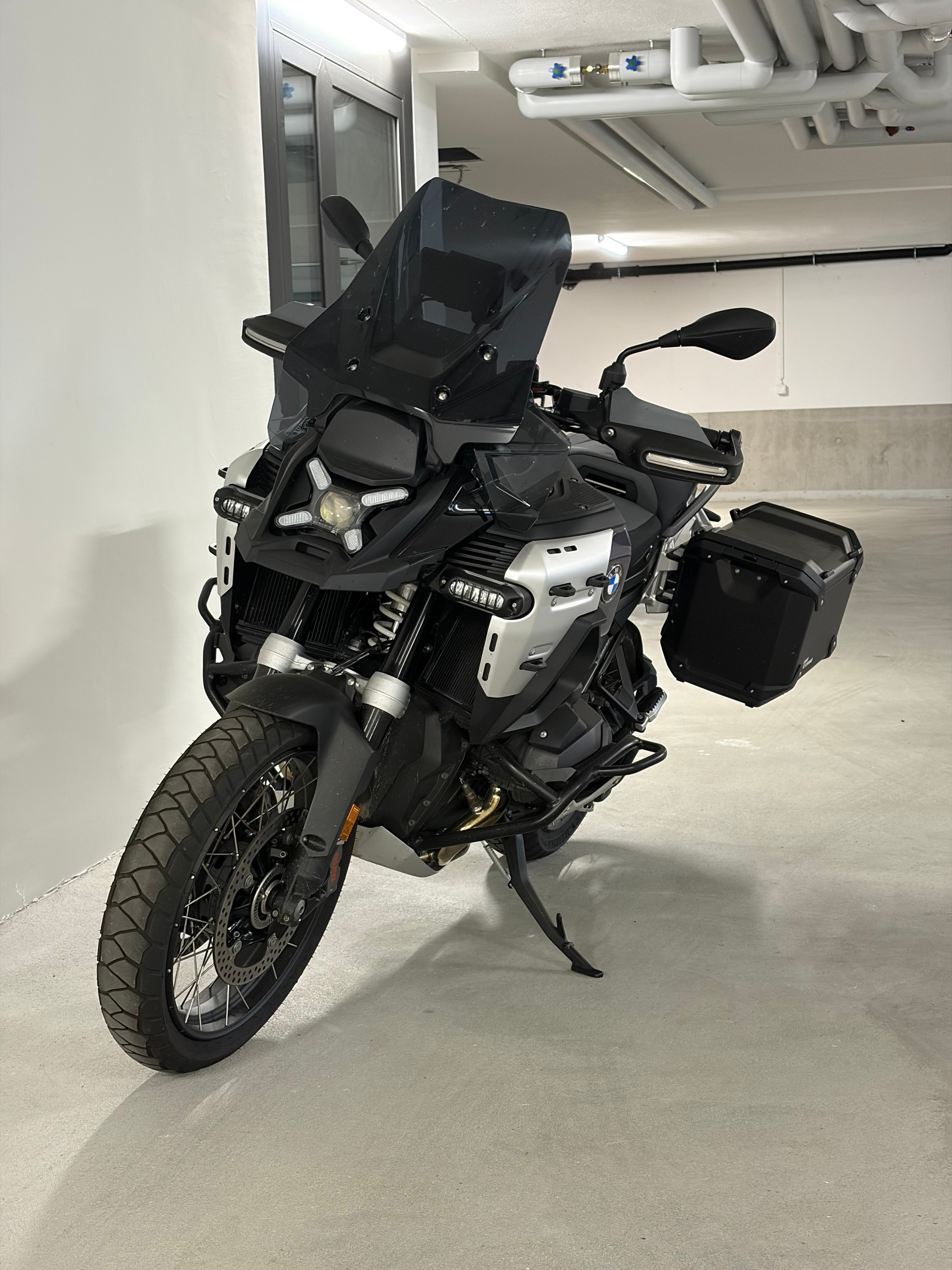 BMW R 1300 GS Adventure-image-1