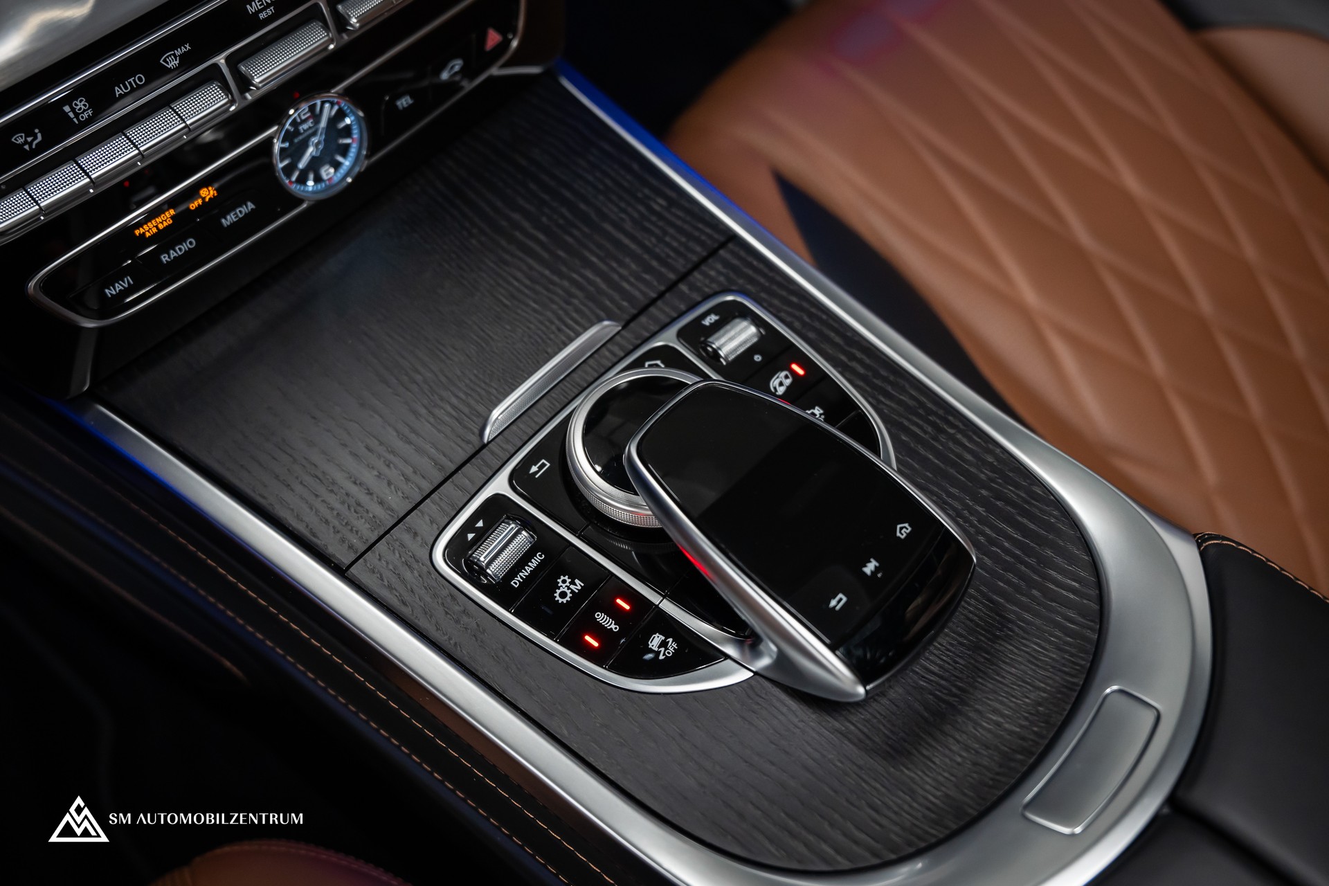 MERCEDES-BENZ G 63 AMG Manufaktur / Vollausstattung / Panorama / 360° / Sitzbelüftung / Massage-image-32