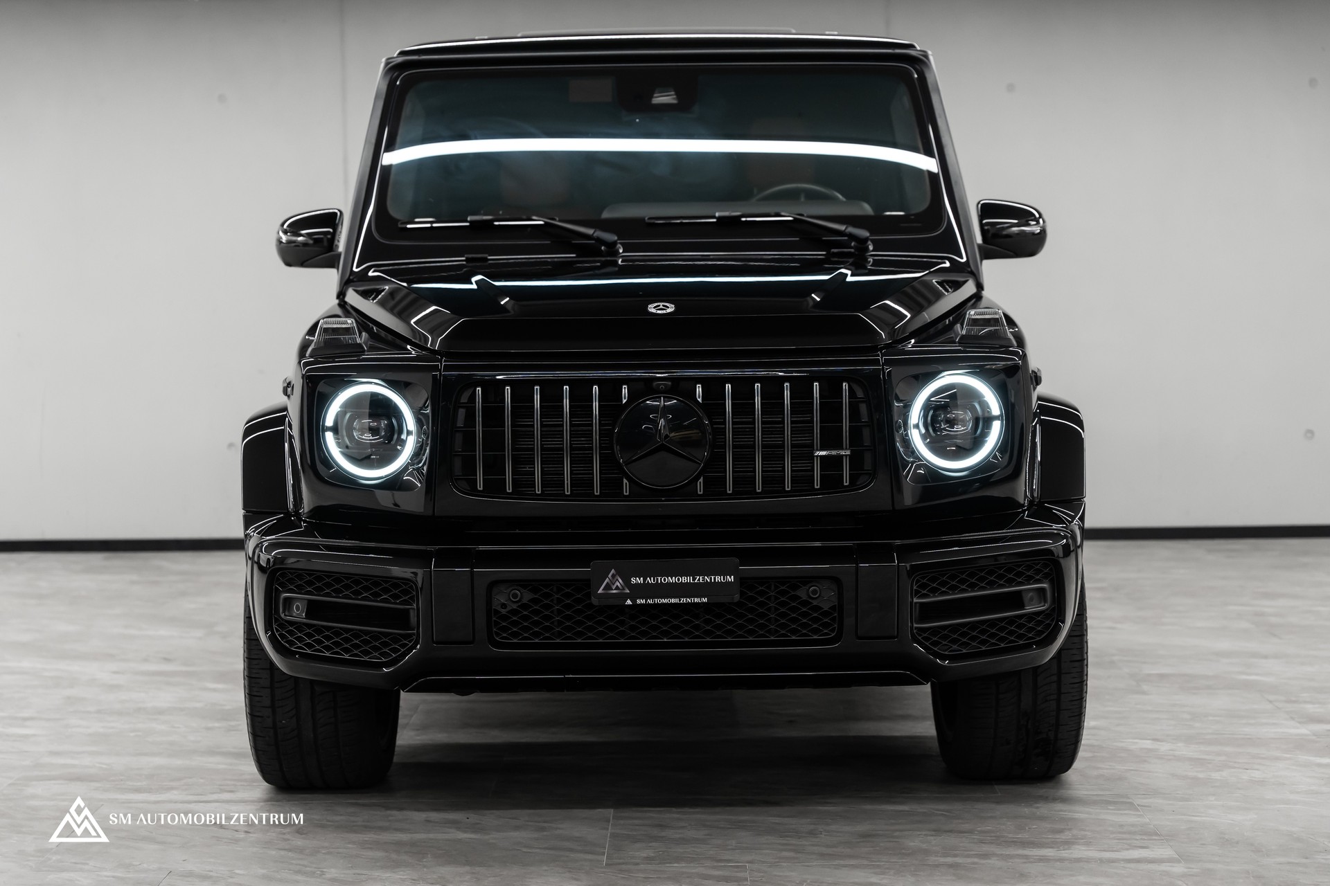 MERCEDES-BENZ G 63 AMG Manufaktur / Vollausstattung / Panorama / 360° / Sitzbelüftung / Massage-showroom-element-1
