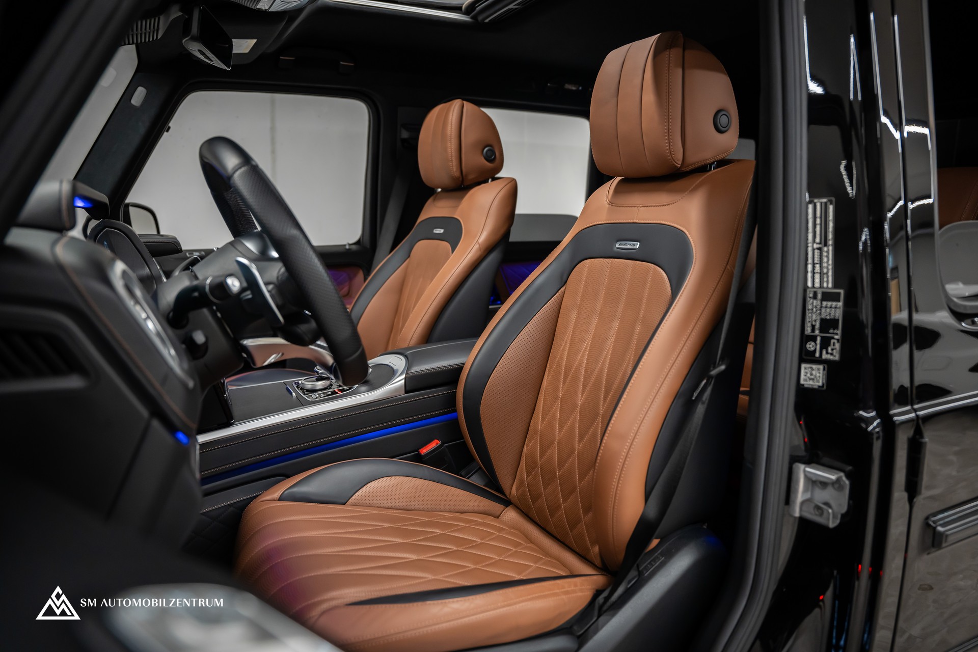 MERCEDES-BENZ G 63 AMG Manufaktur / Vollausstattung / Panorama / 360° / Sitzbelüftung / Massage-image-17