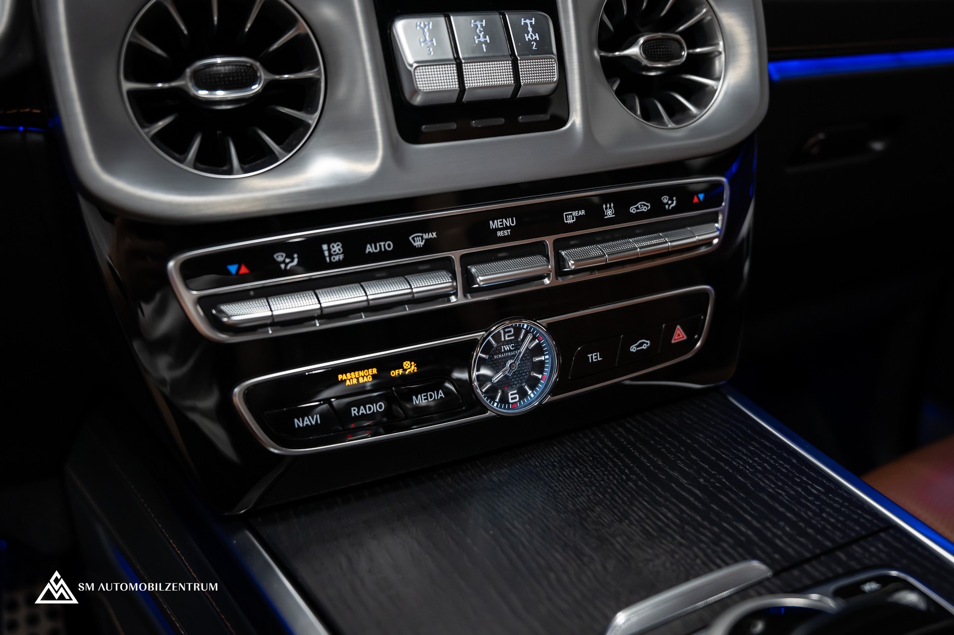 MERCEDES-BENZ G 63 AMG Manufaktur / Vollausstattung / Panorama / 360° / Sitzbelüftung / Massage-image-31