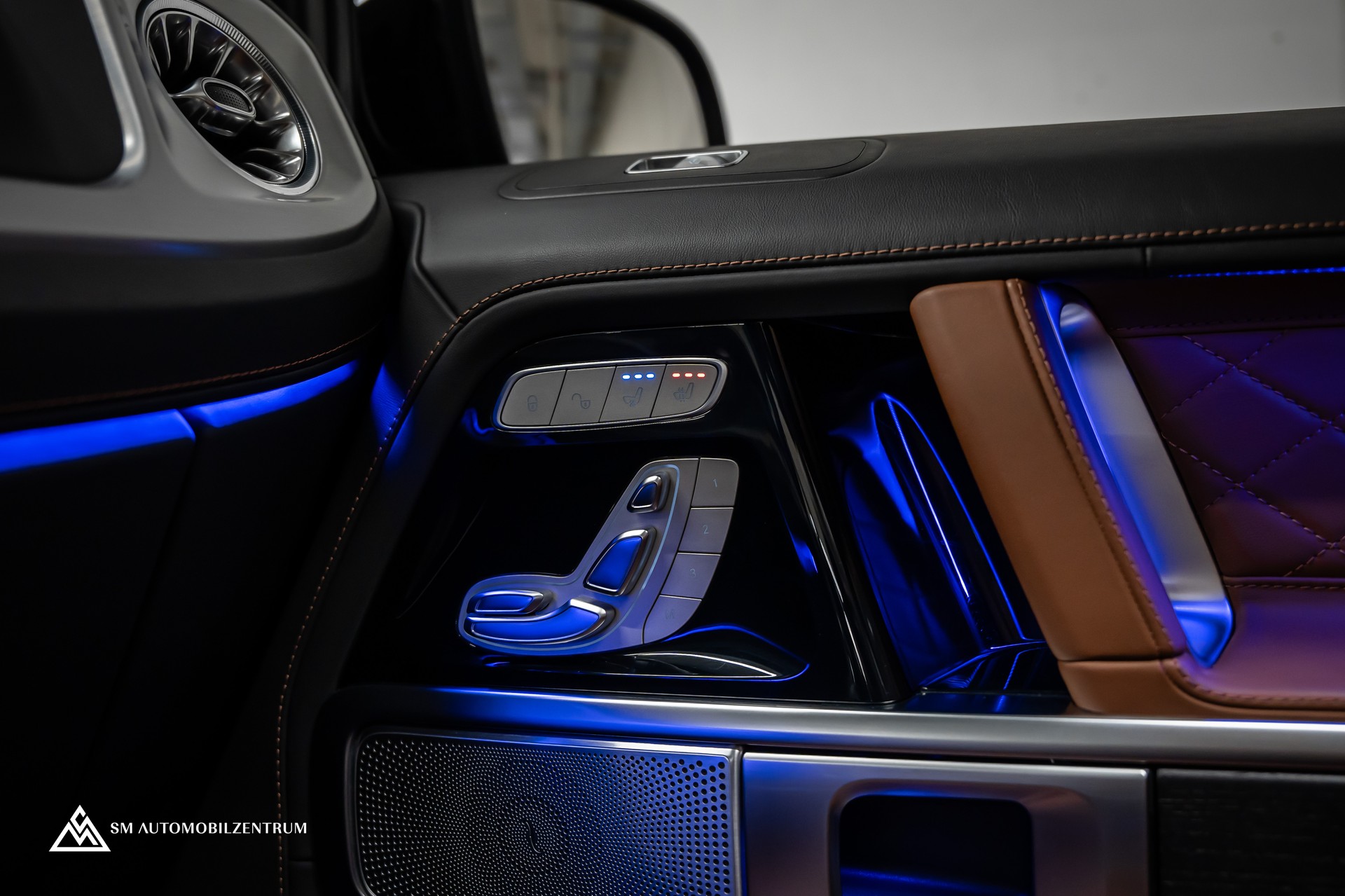 MERCEDES-BENZ G 63 AMG Manufaktur / Vollausstattung / Panorama / 360° / Sitzbelüftung / Massage-image-33