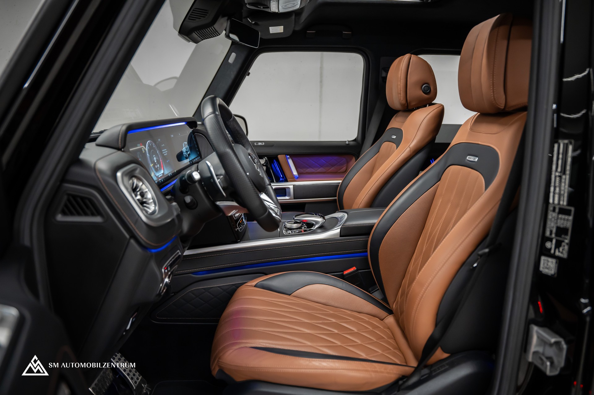 MERCEDES-BENZ G 63 AMG Manufaktur / Vollausstattung / Panorama / 360° / Sitzbelüftung / Massage-image-16