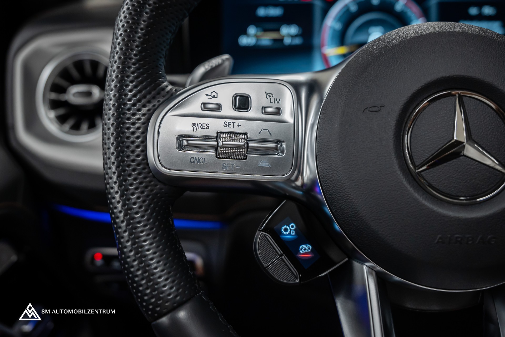 MERCEDES-BENZ G 63 AMG Manufaktur / Vollausstattung / Panorama / 360° / Sitzbelüftung / Massage-image-28