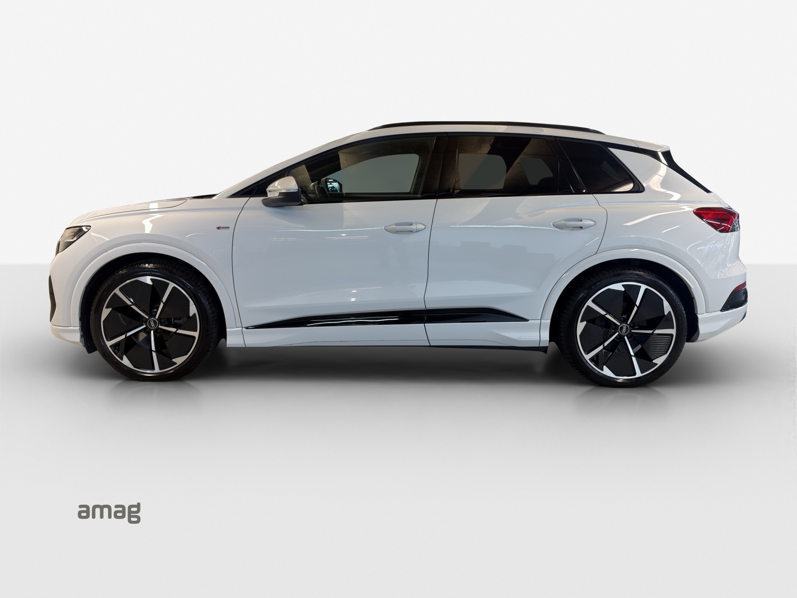 AUDI Q4 e-tron 50 quattro-showroom-element-1
