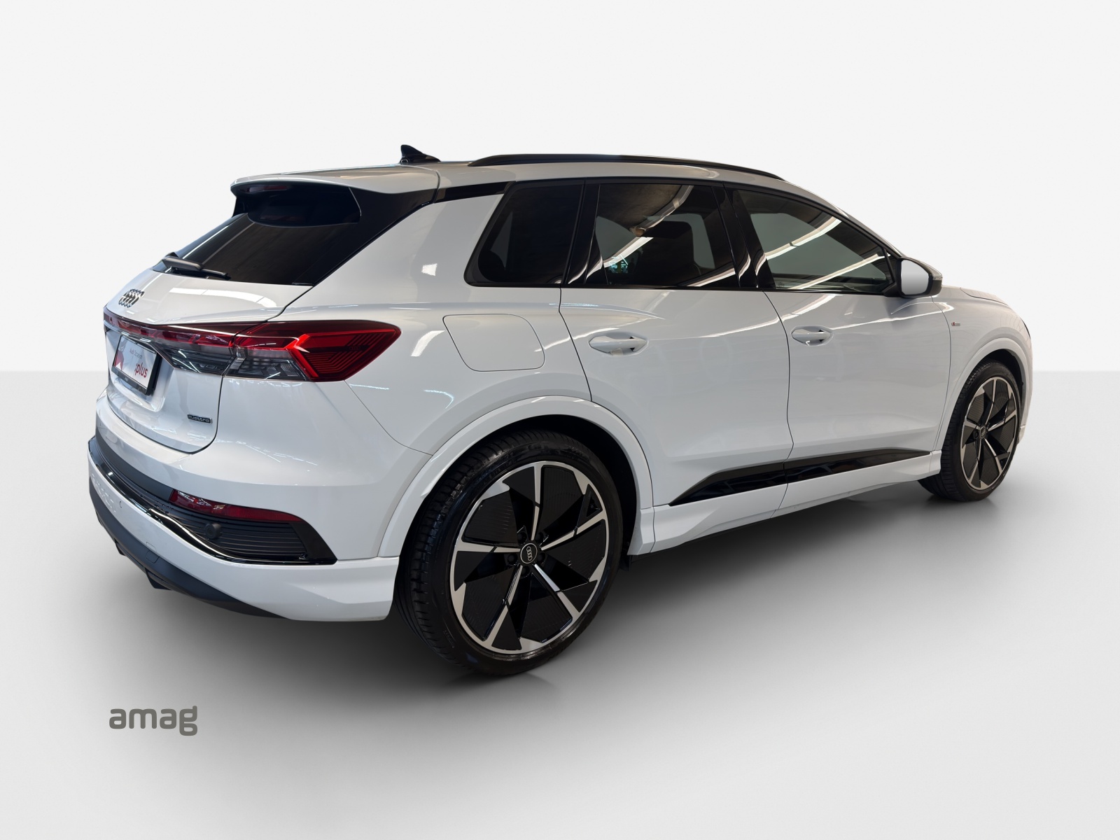 AUDI Q4 e-tron 50 quattro-image-4