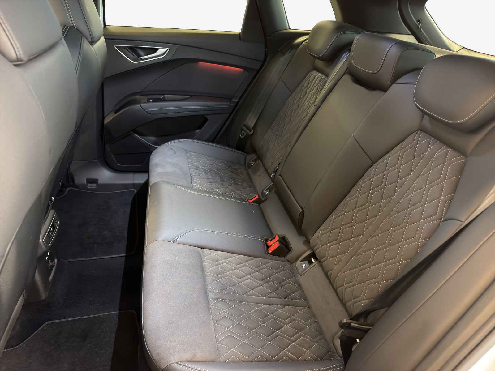 AUDI Q4 e-tron 50 quattro-image-10