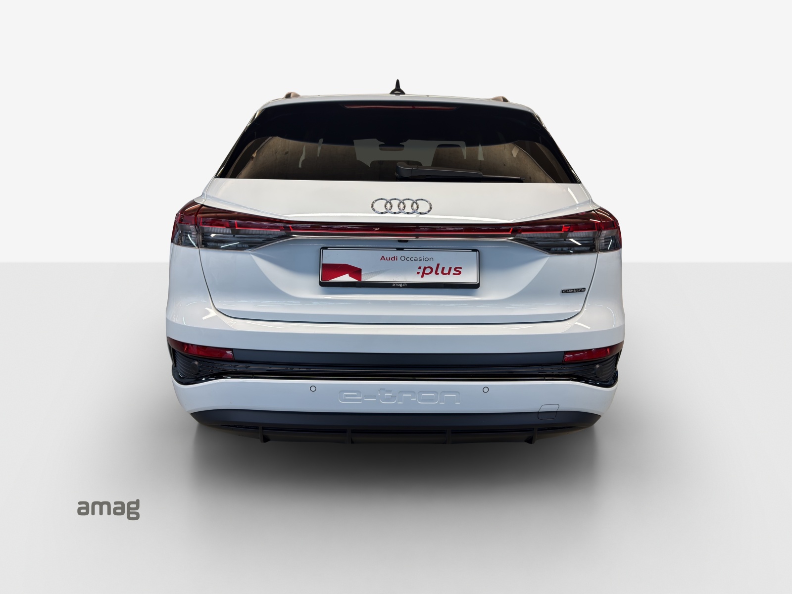 AUDI Q4 e-tron 50 quattro-showroom-element-3