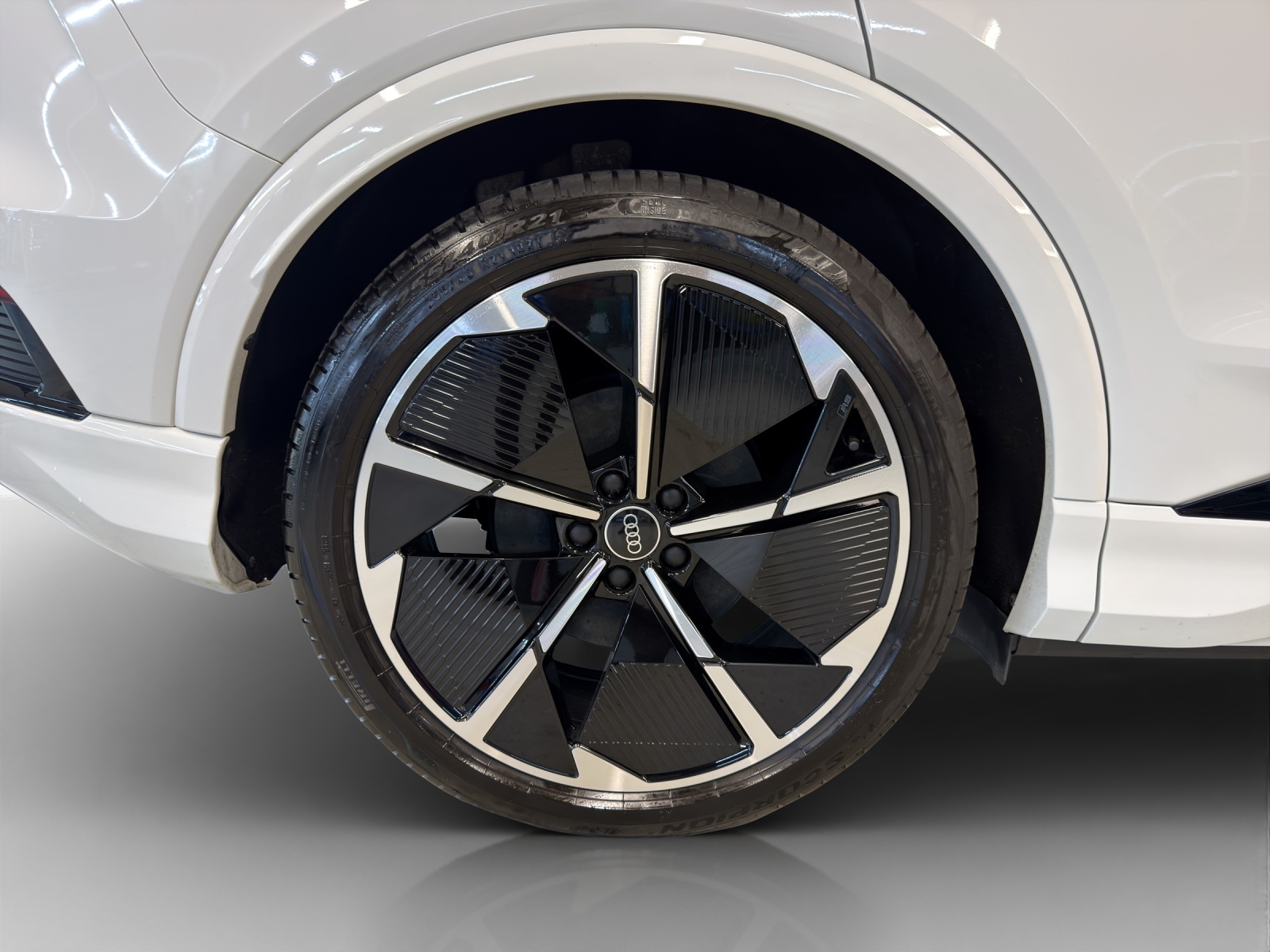 AUDI Q4 e-tron 50 quattro-image-12
