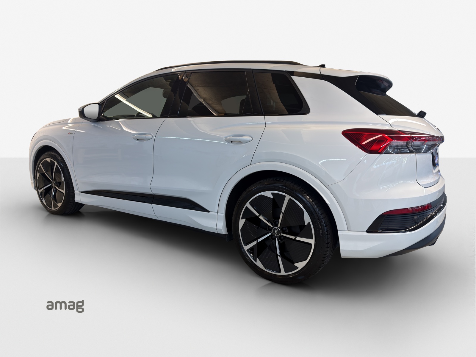 AUDI Q4 e-tron 50 quattro-showroom-element-2