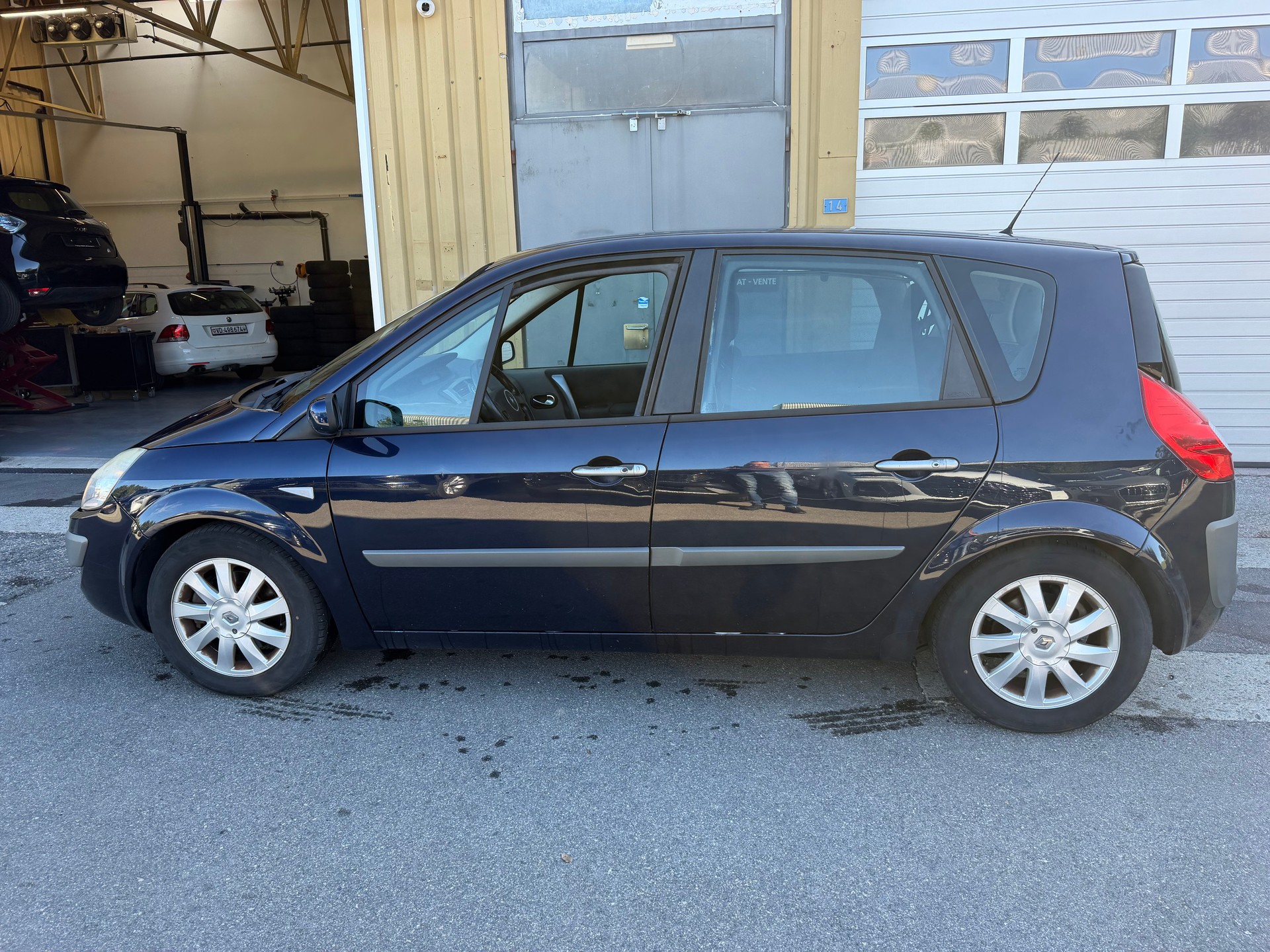 RENAULT Scénic 2.0 dCi Dynamique Automatic-image-7