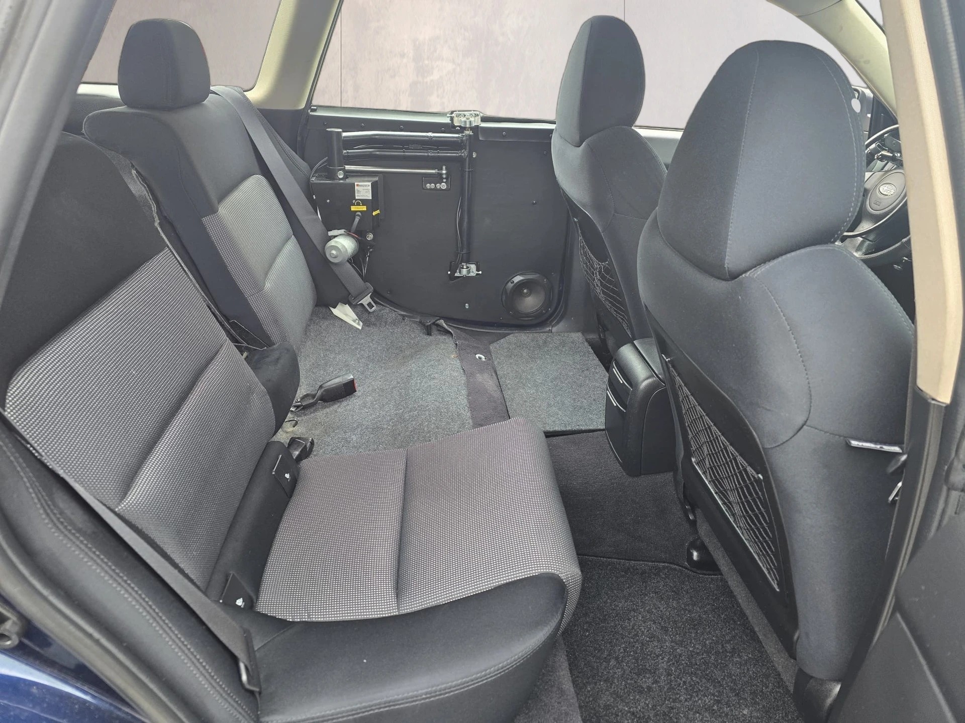 SUBARU Legacy 2.0R AWD Swiss-image-21