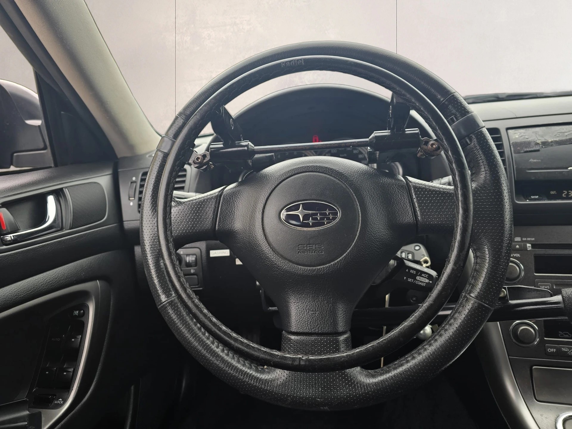 SUBARU Legacy 2.0R AWD Swiss-image-12