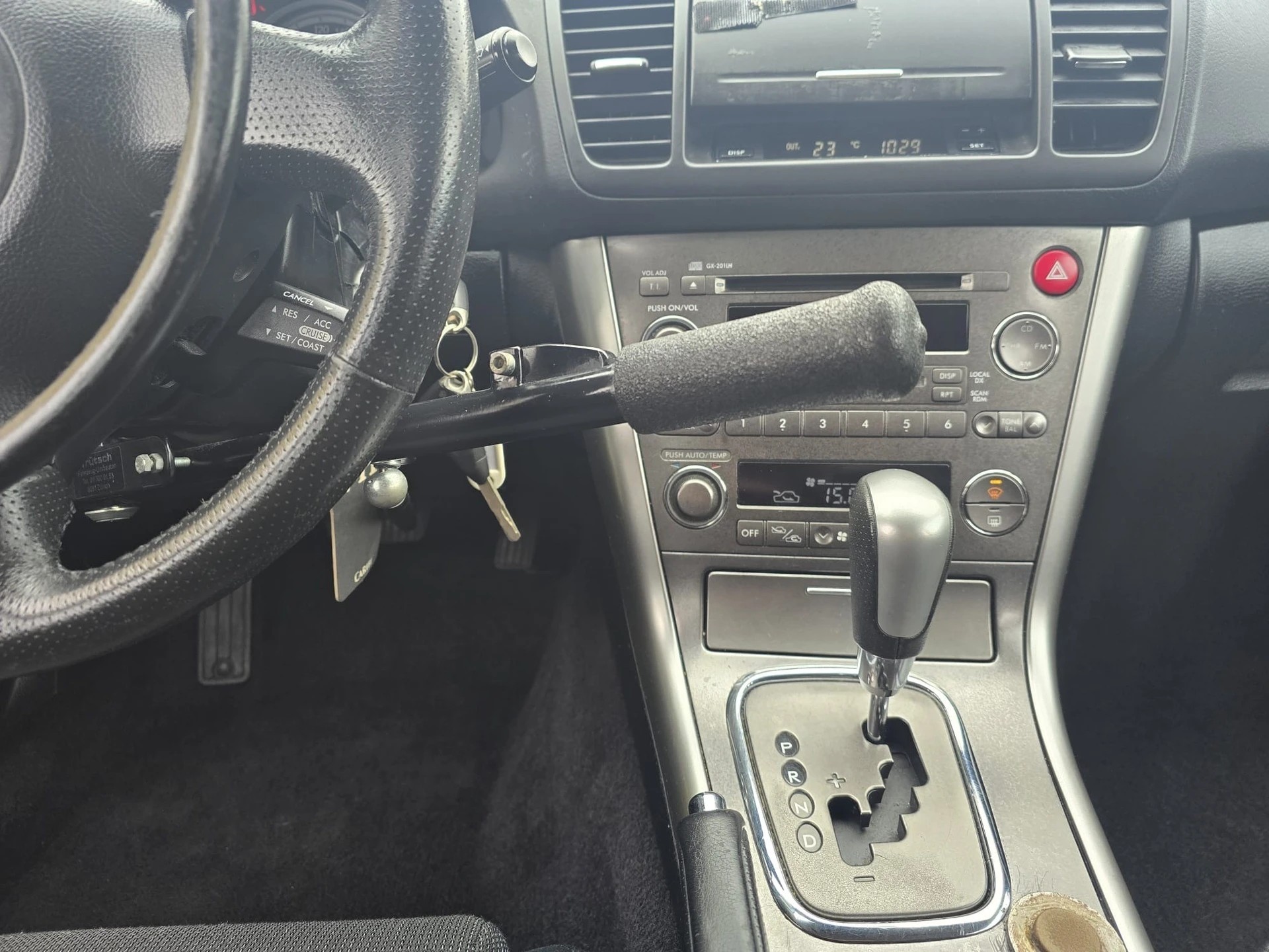 SUBARU Legacy 2.0R AWD Swiss-image-13