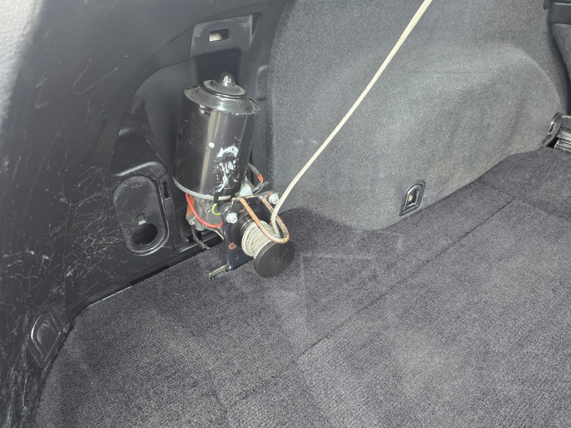 SUBARU Legacy 2.0R AWD Swiss-image-18
