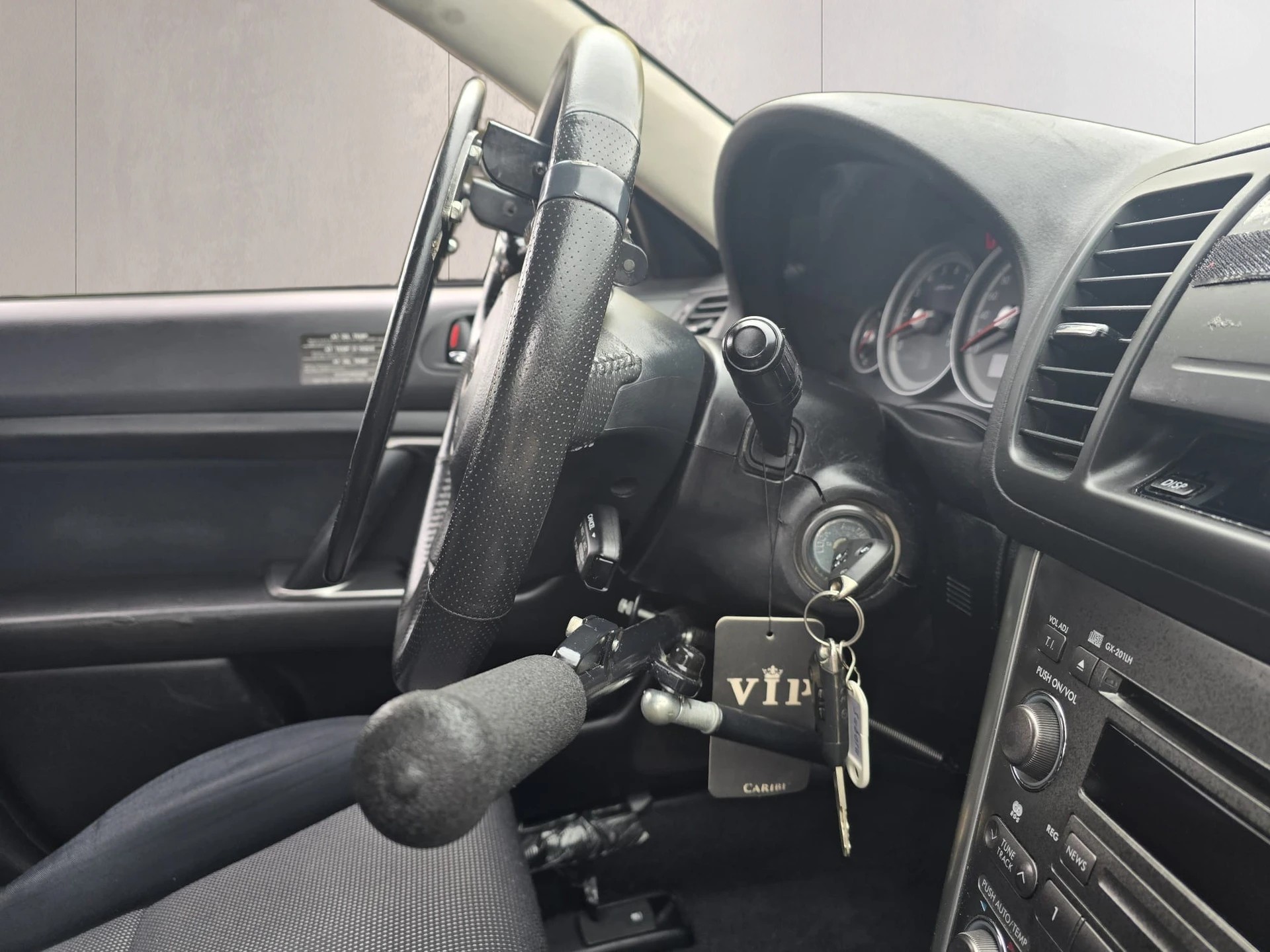 SUBARU Legacy 2.0R AWD Swiss-image-14