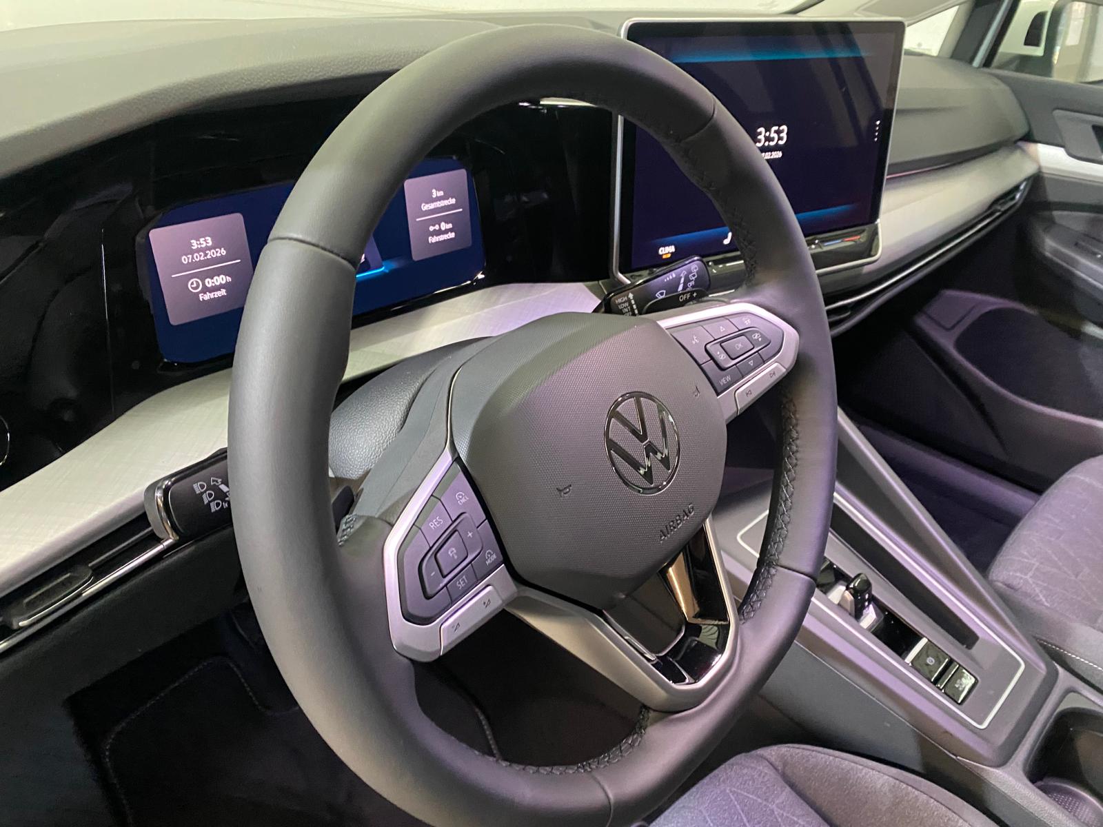 VW Golf Variant 1.5 eTSI mHEV Life DSG-image-6