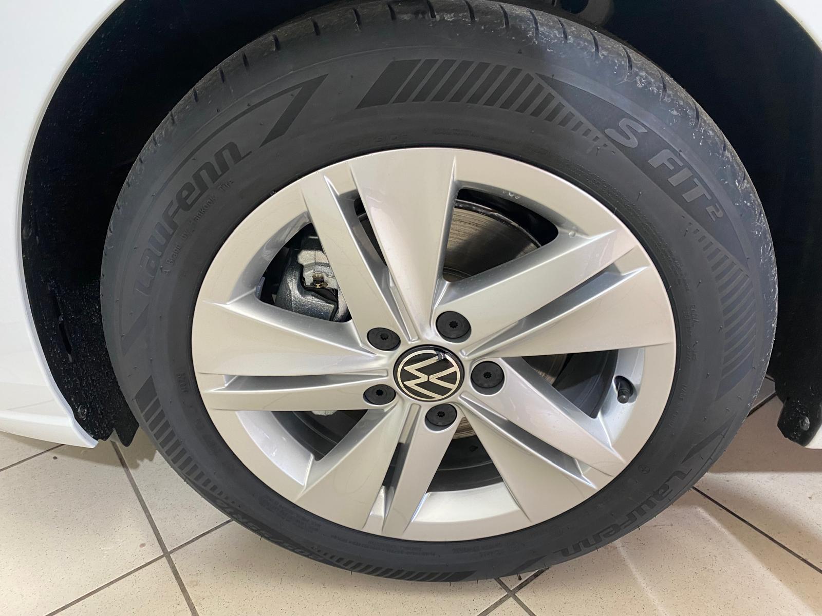 VW Golf Variant 1.5 eTSI mHEV Life DSG-image-5