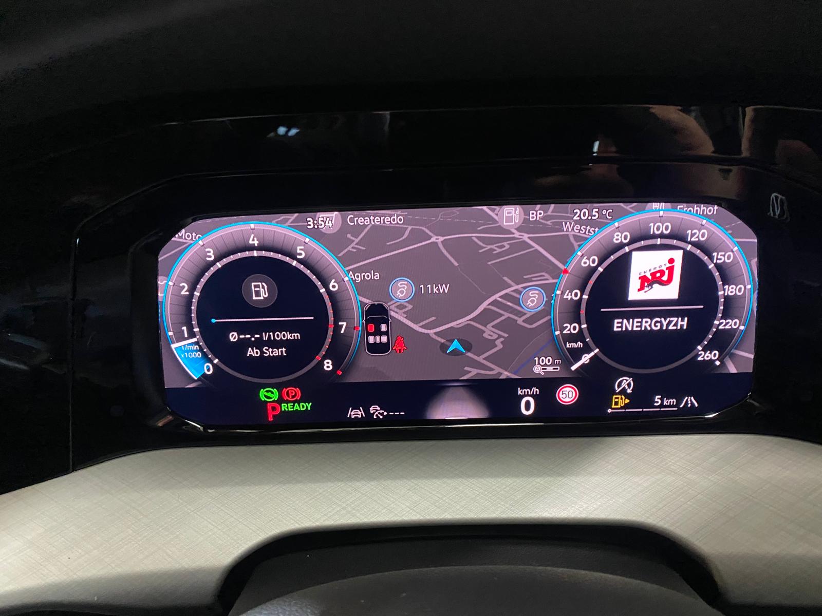 VW Golf Variant 1.5 eTSI mHEV Life DSG-image-10