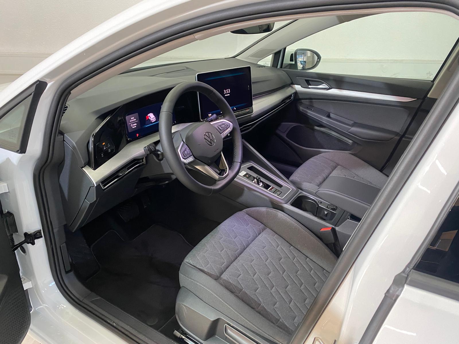 VW Golf Variant 1.5 eTSI mHEV Life DSG-image-7