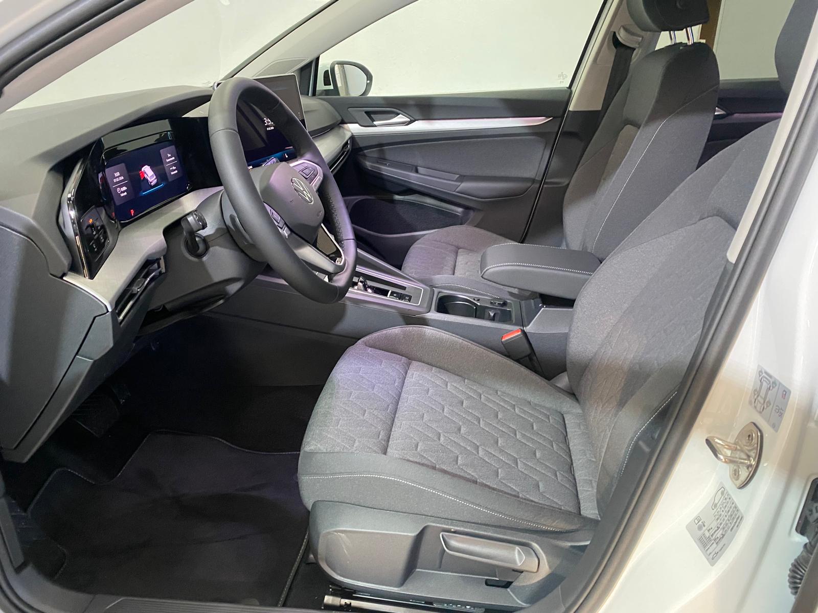 VW Golf Variant 1.5 eTSI mHEV Life DSG-image-8