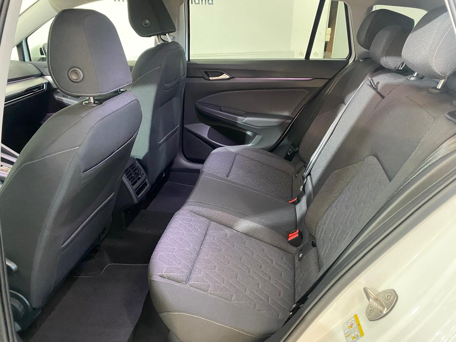 VW Golf Variant 1.5 eTSI mHEV Life DSG-image-9
