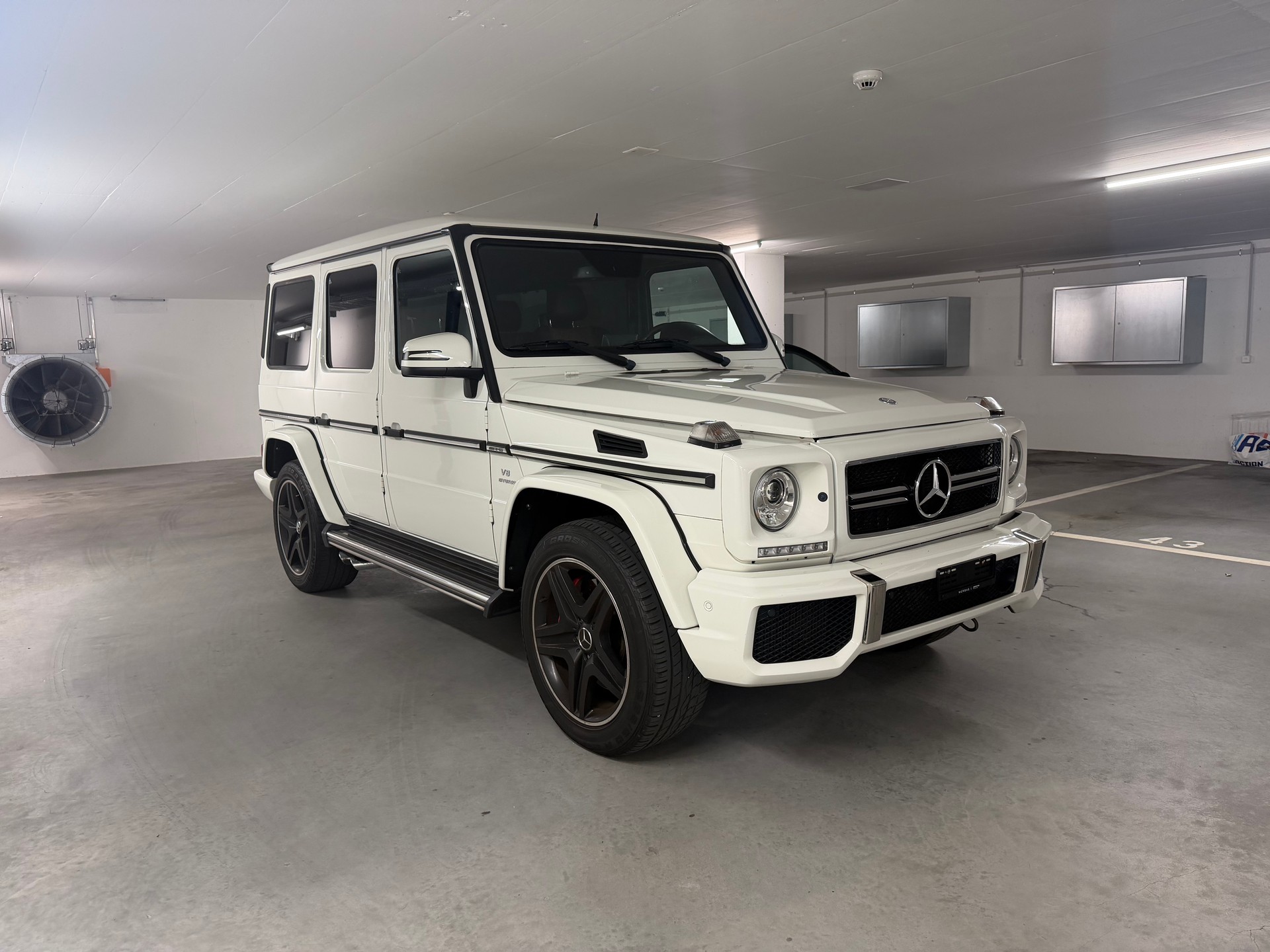MERCEDES-BENZ G 63 AMG-showroom-element-2