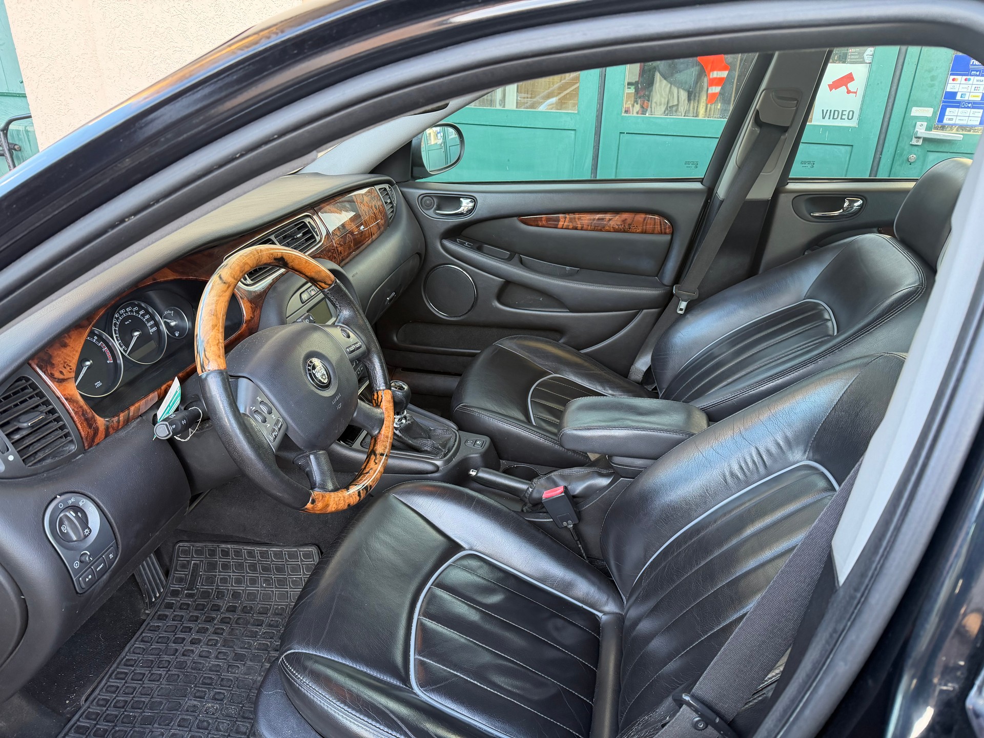 JAGUAR X-Type 3.0 V6 Traction4 Sovereign-image-4