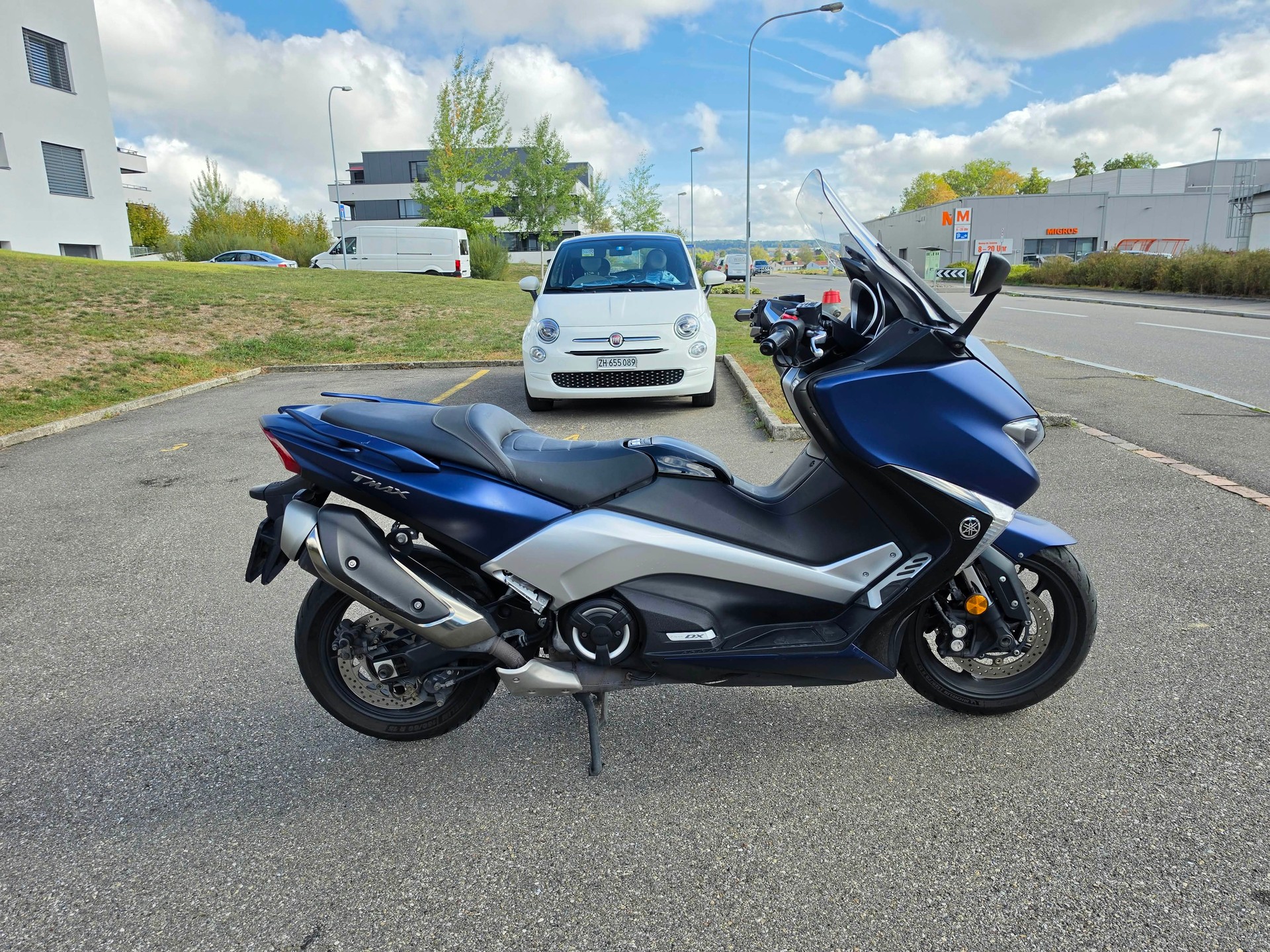 YAMAHA T-MAX XP 530 DX ABS-image-2