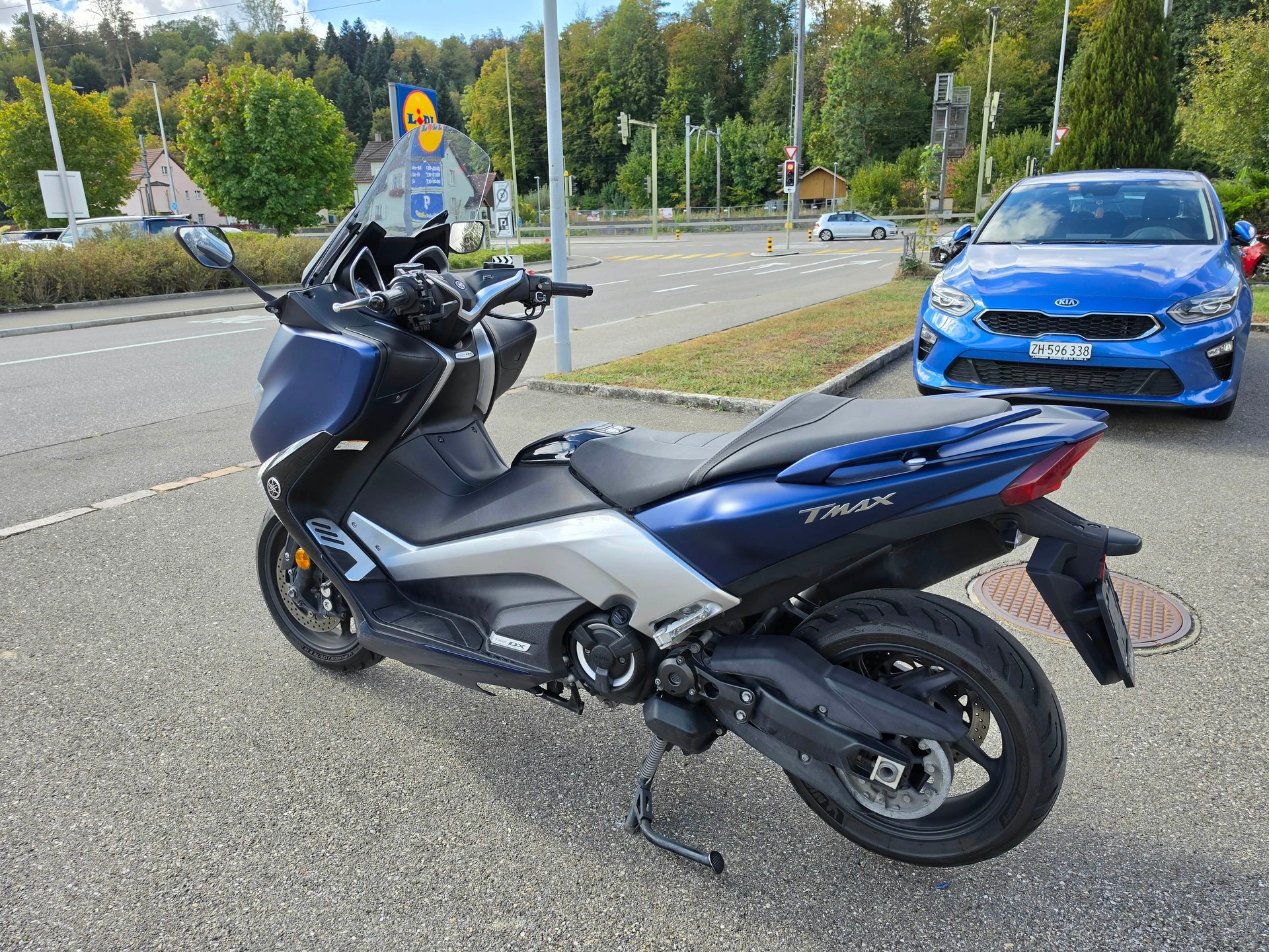 YAMAHA T-MAX XP 530 DX ABS-image-3