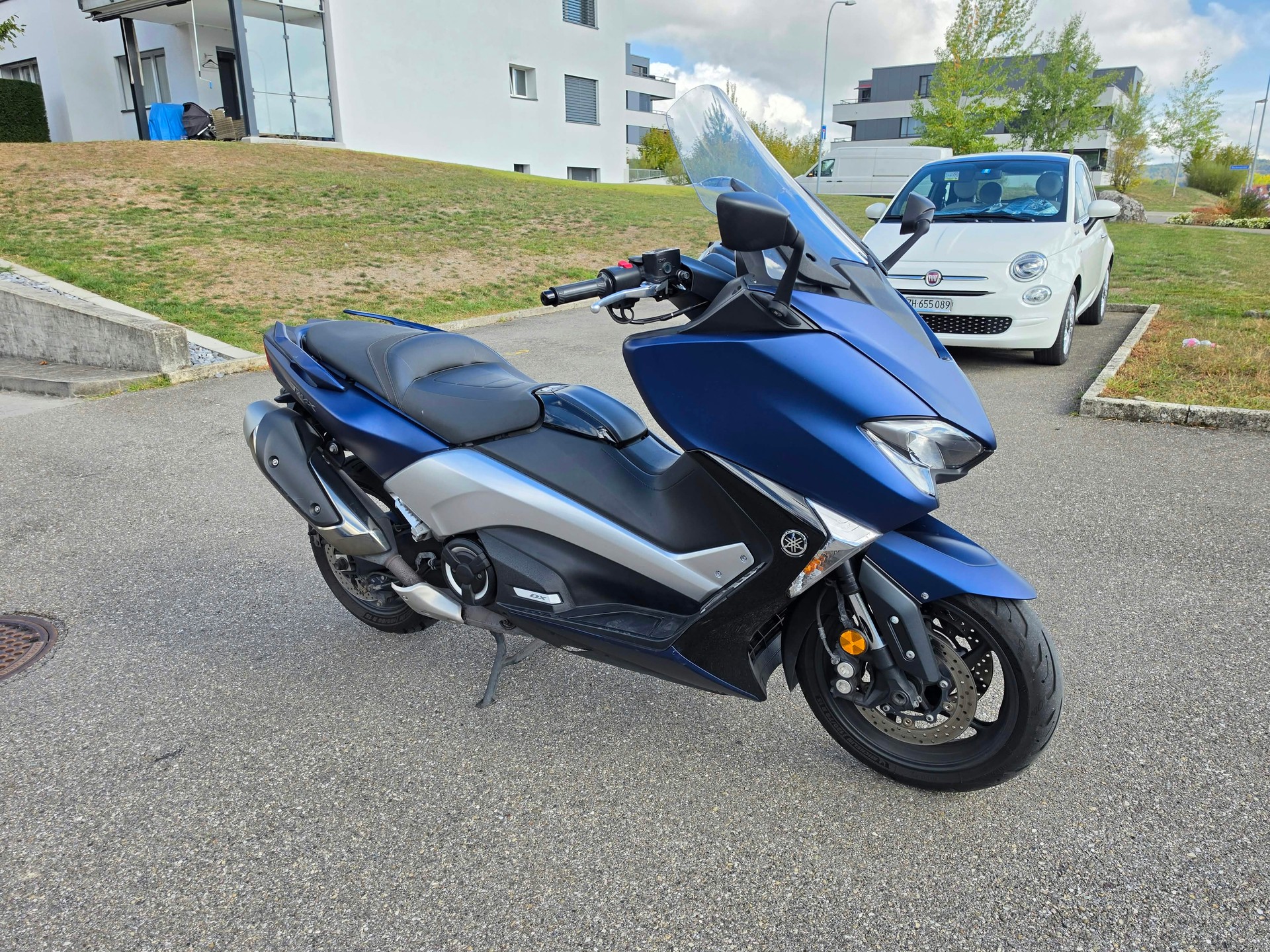 YAMAHA T-MAX XP 530 DX ABS-image-1