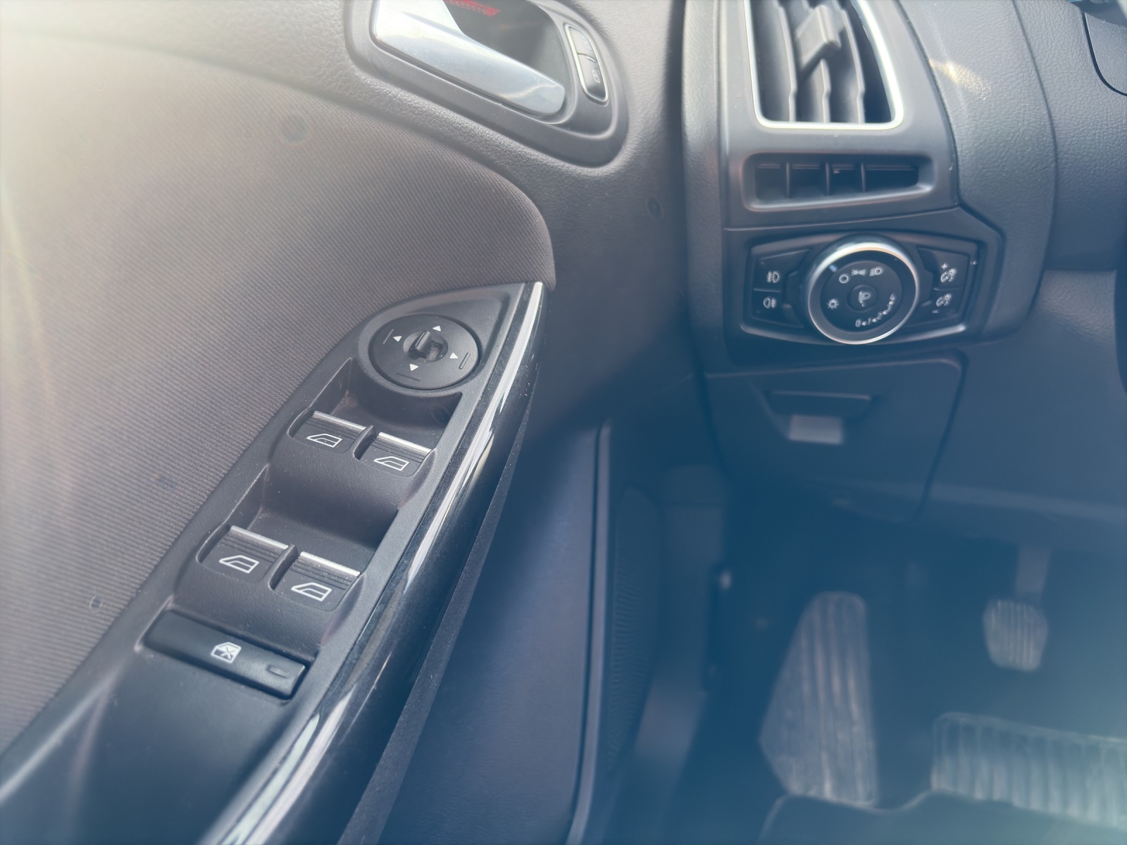 FORD Focus 1.0 SCTi Black Edition-image-16