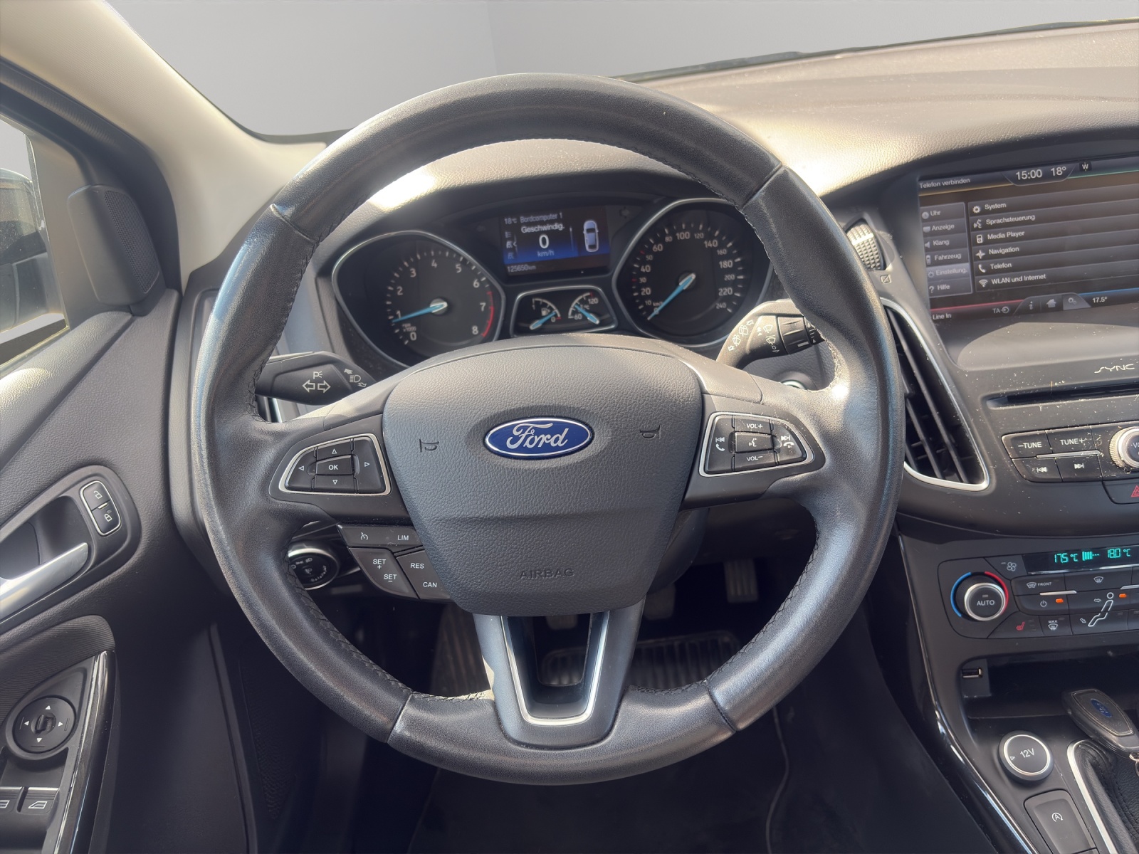 FORD Focus 1.0 SCTi Black Edition-image-14