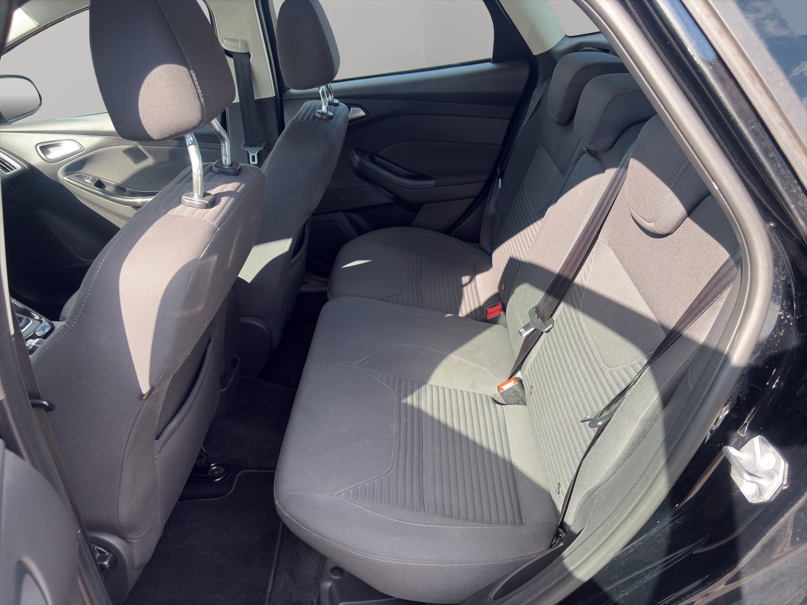 FORD Focus 1.0 SCTi Black Edition-image-18