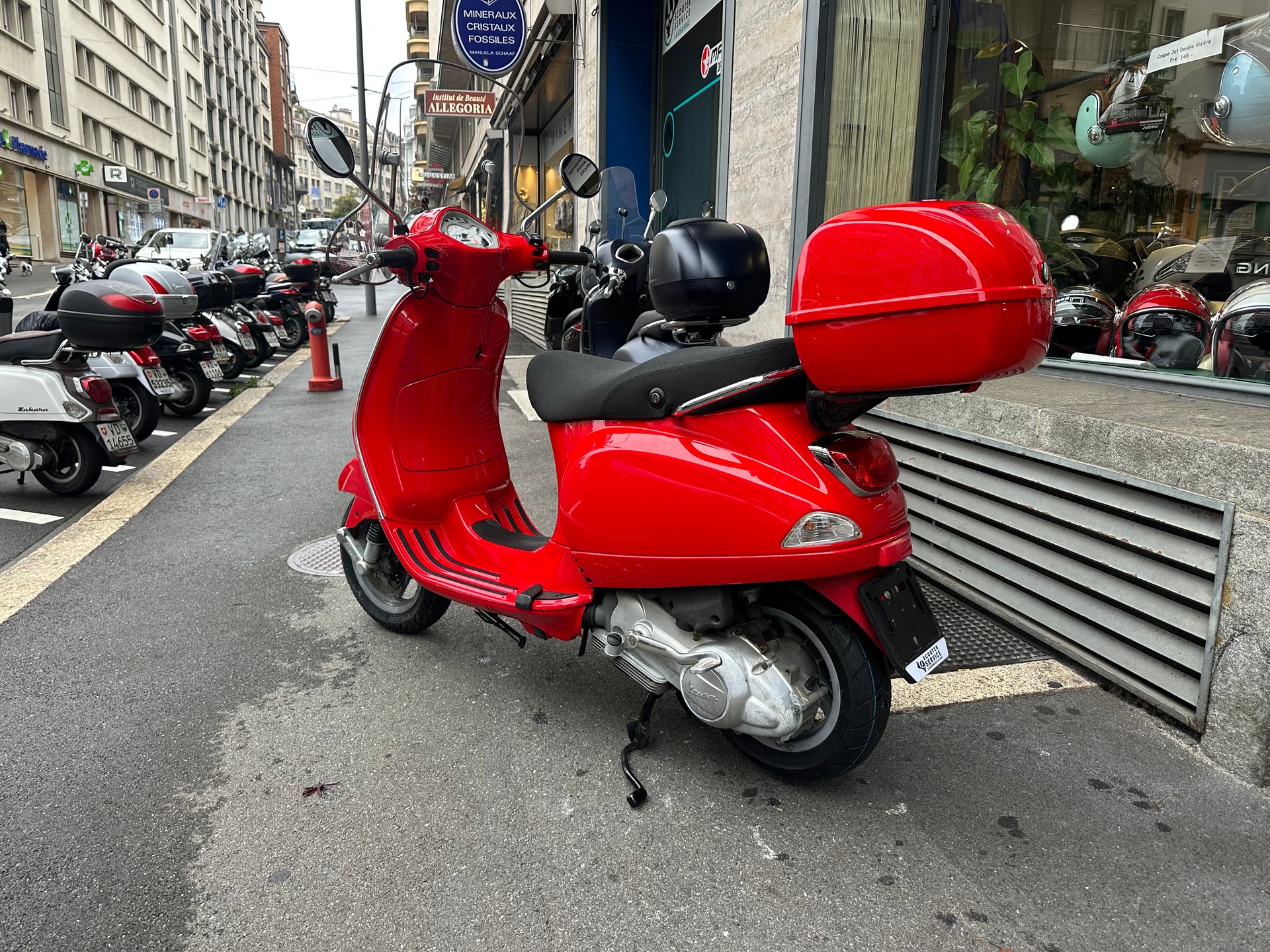 PIAGGIO Vespa 125 LX4-image-2