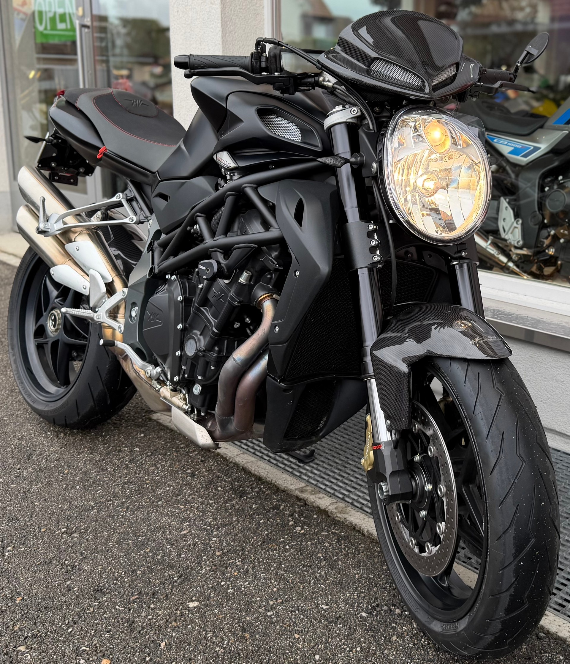 MV AGUSTA B4 Brutale 920-image-2