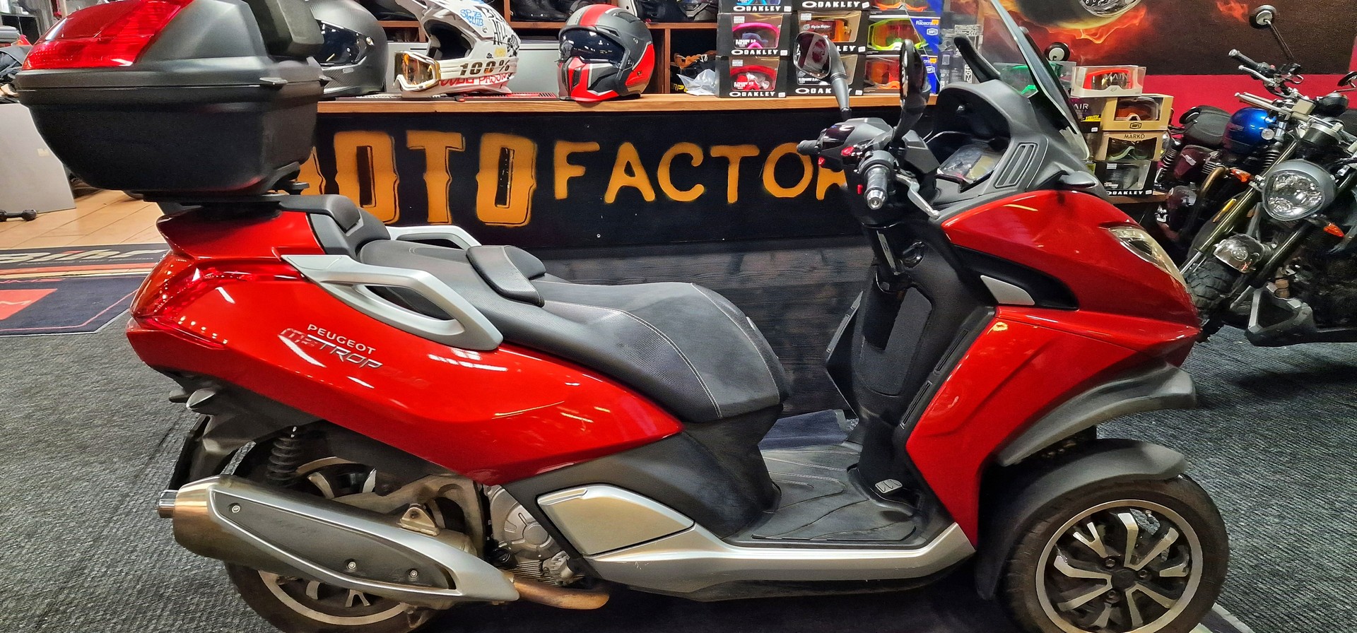 PEUGEOT Metropolis 400-image-3