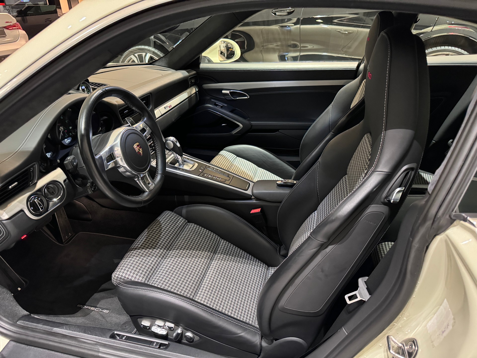 PORSCHE 911 Carrera S 50 Years 430 PS-image-7